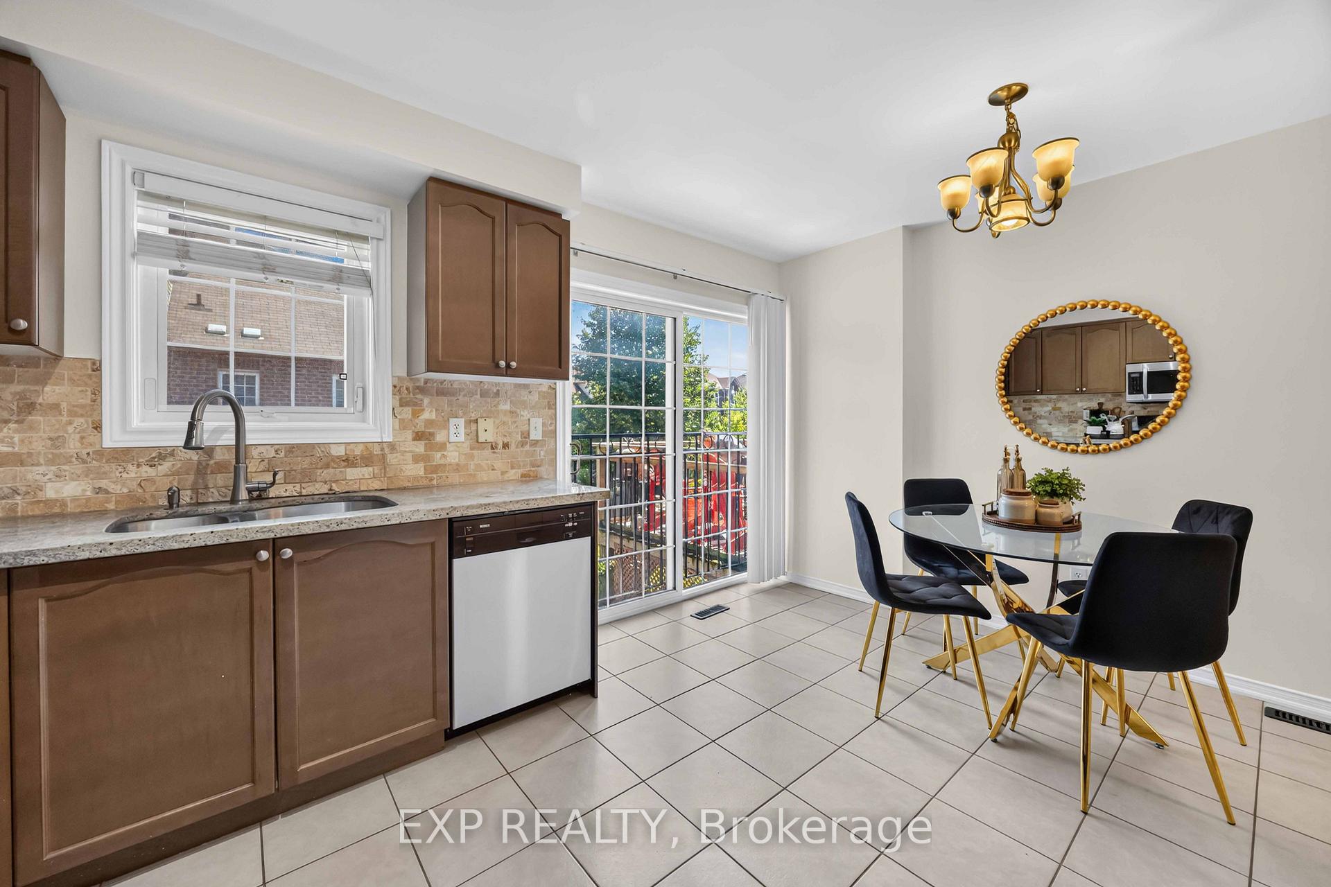 Photo 19 of 5 Garden Park Lane, Brampton, Downtown Brampton — HOMEH