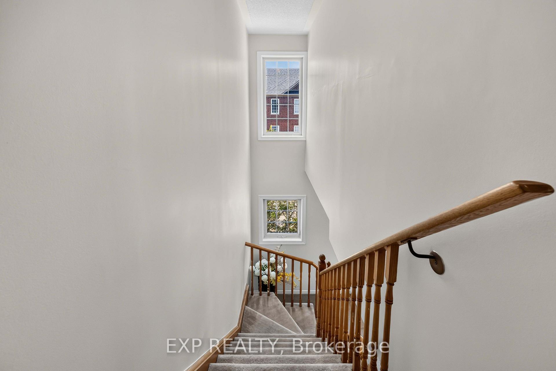 Photo 23 of 5 Garden Park Lane, Brampton, Downtown Brampton — HOMEH