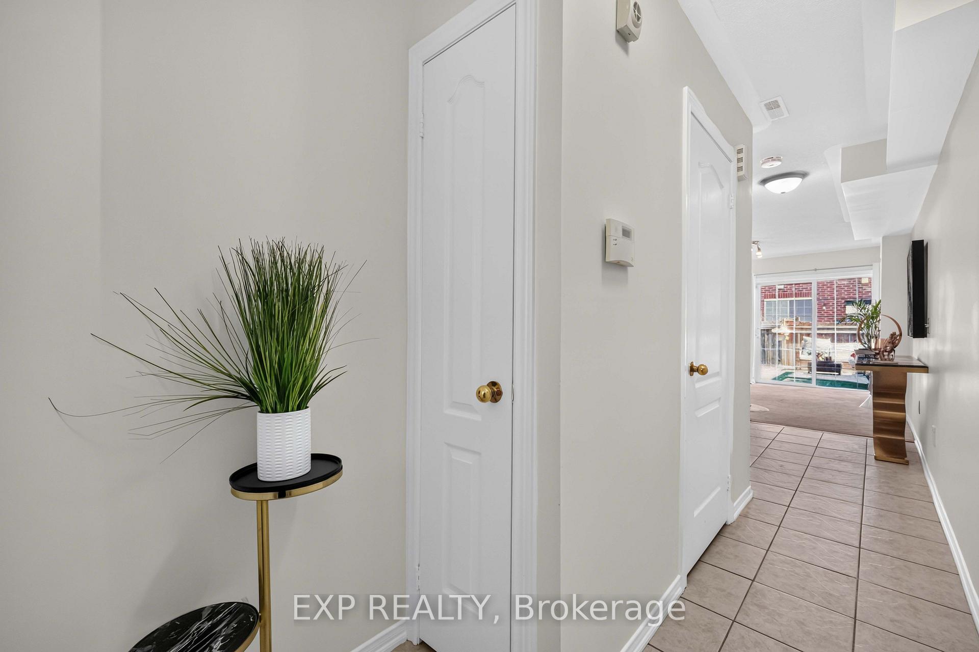 Photo 38 of 5 Garden Park Lane, Brampton, Downtown Brampton — HOMEH
