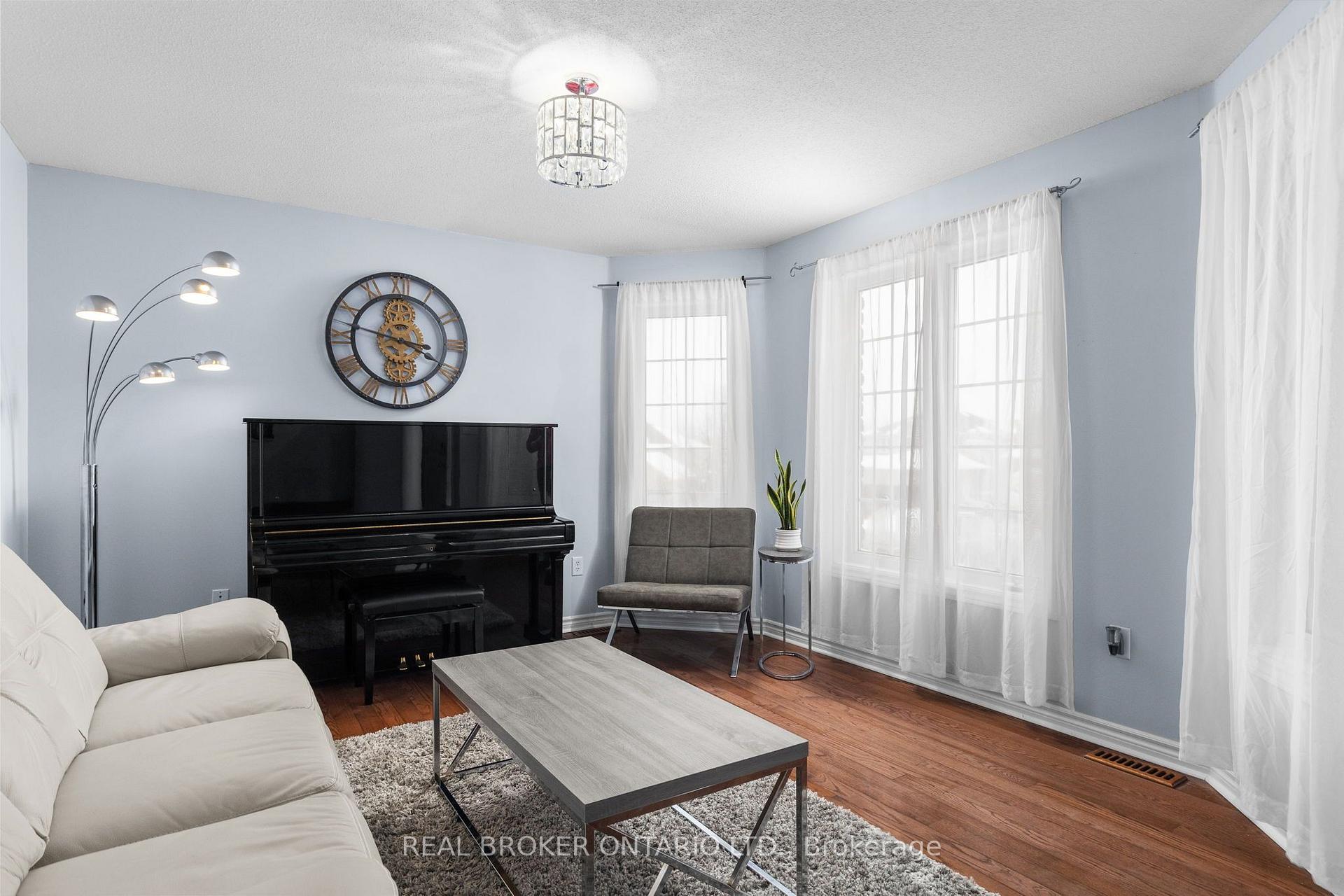 Photo 4 of 31 Bell Street, Barrie, Ardagh — HOMEH