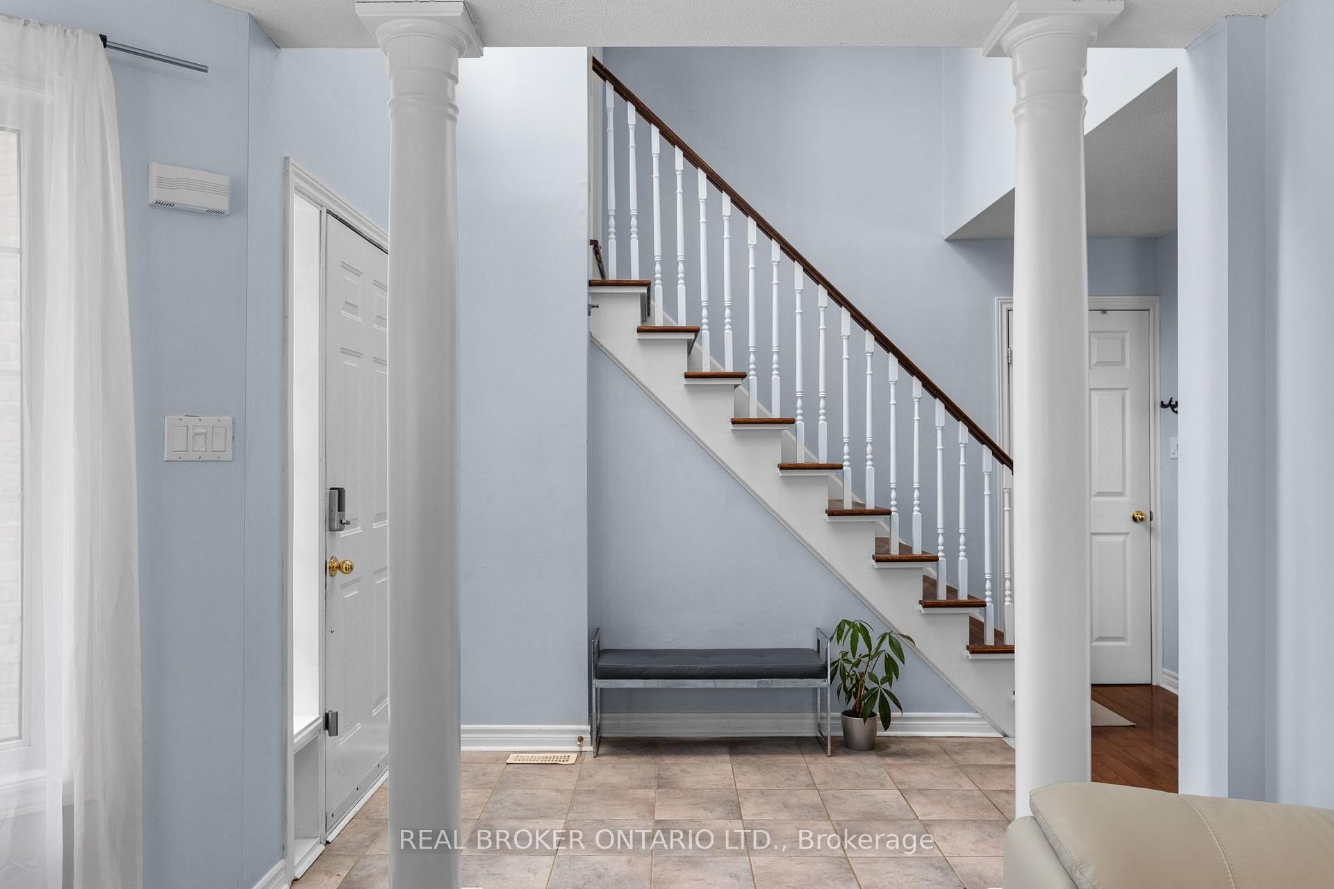 Photo 5 of 31 Bell Street, Barrie, Ardagh — HOMEH