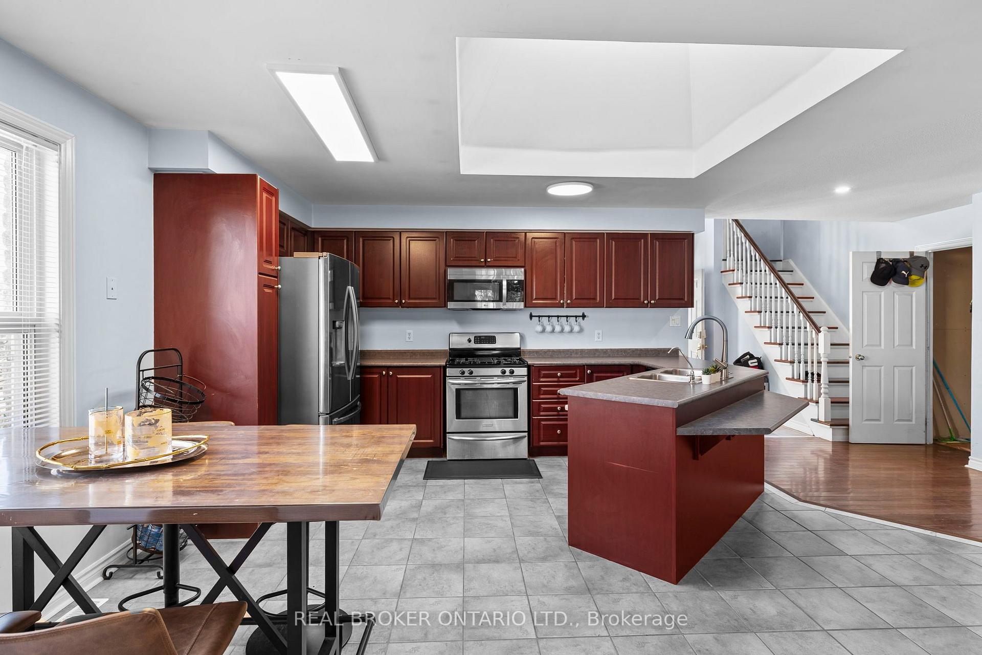 Photo 6 of 31 Bell Street, Barrie, Ardagh — HOMEH