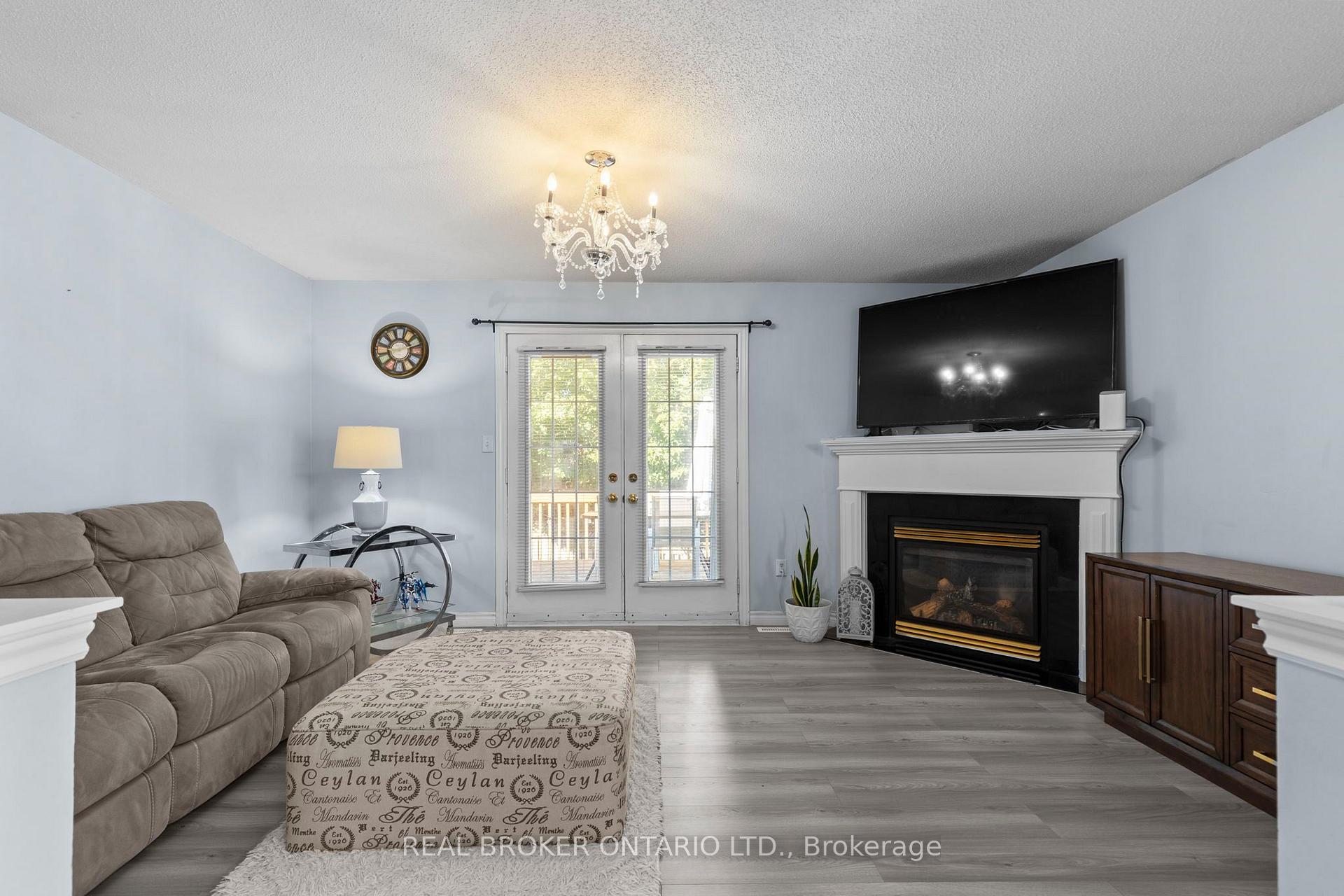 Photo 9 of 31 Bell Street, Barrie, Ardagh — HOMEH