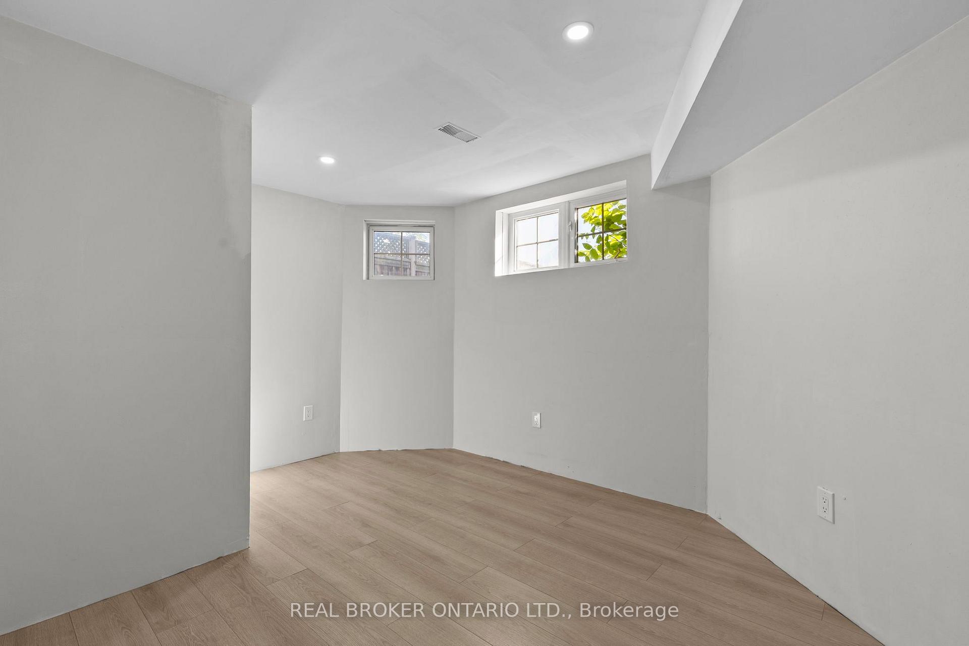 Photo 20 of 31 Bell Street, Barrie, Ardagh — HOMEH