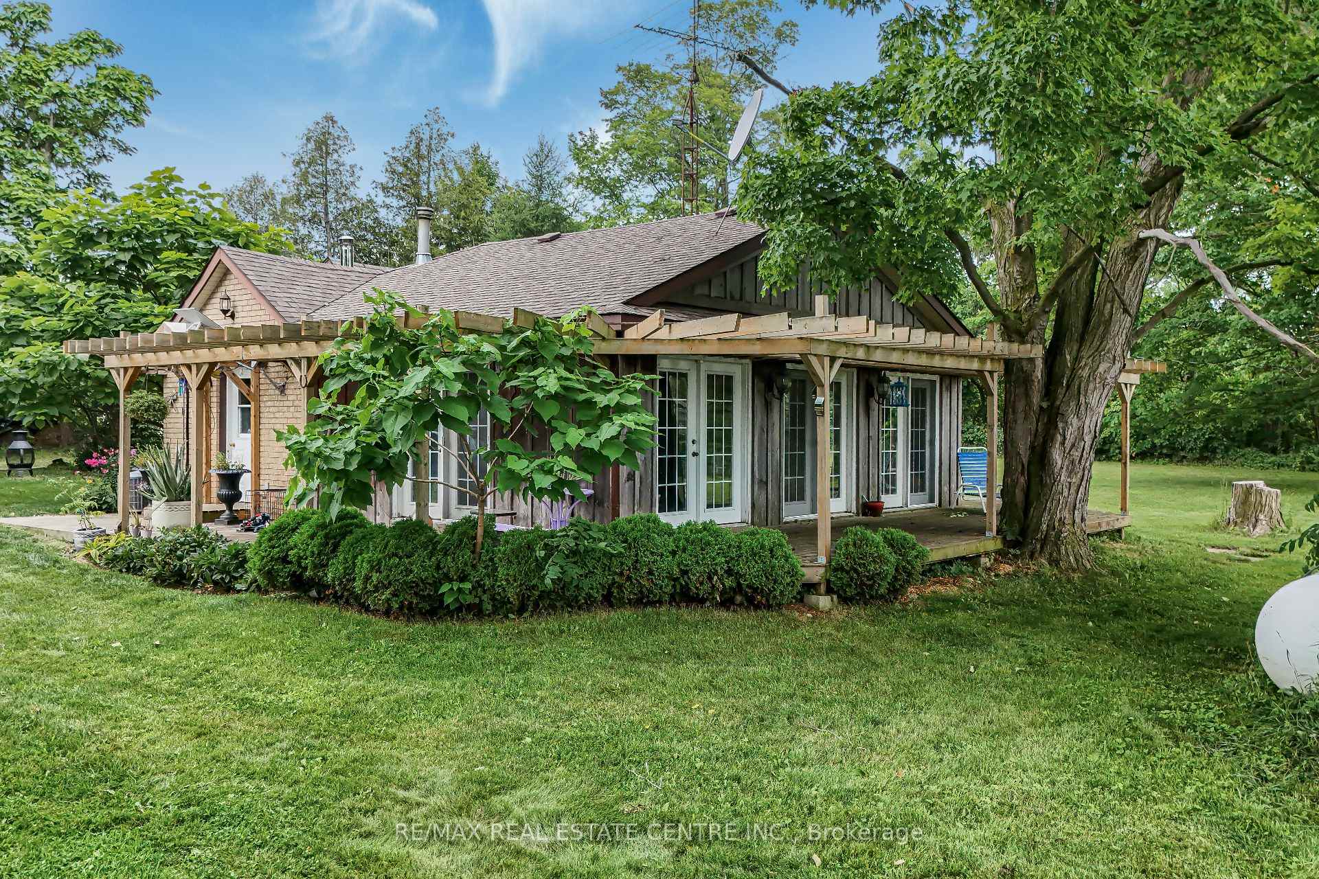 Photo 3 of 1374 5th Concession Road W, Hamilton, Rural Flamborough — HOMEH