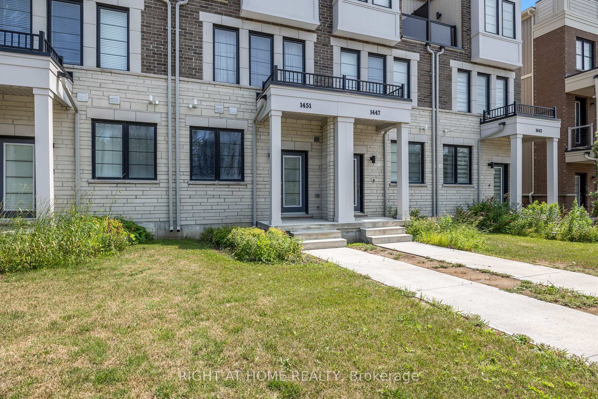 Photo 3 of 1451 Green Road, Clarington, Bowmanville — HOMEH