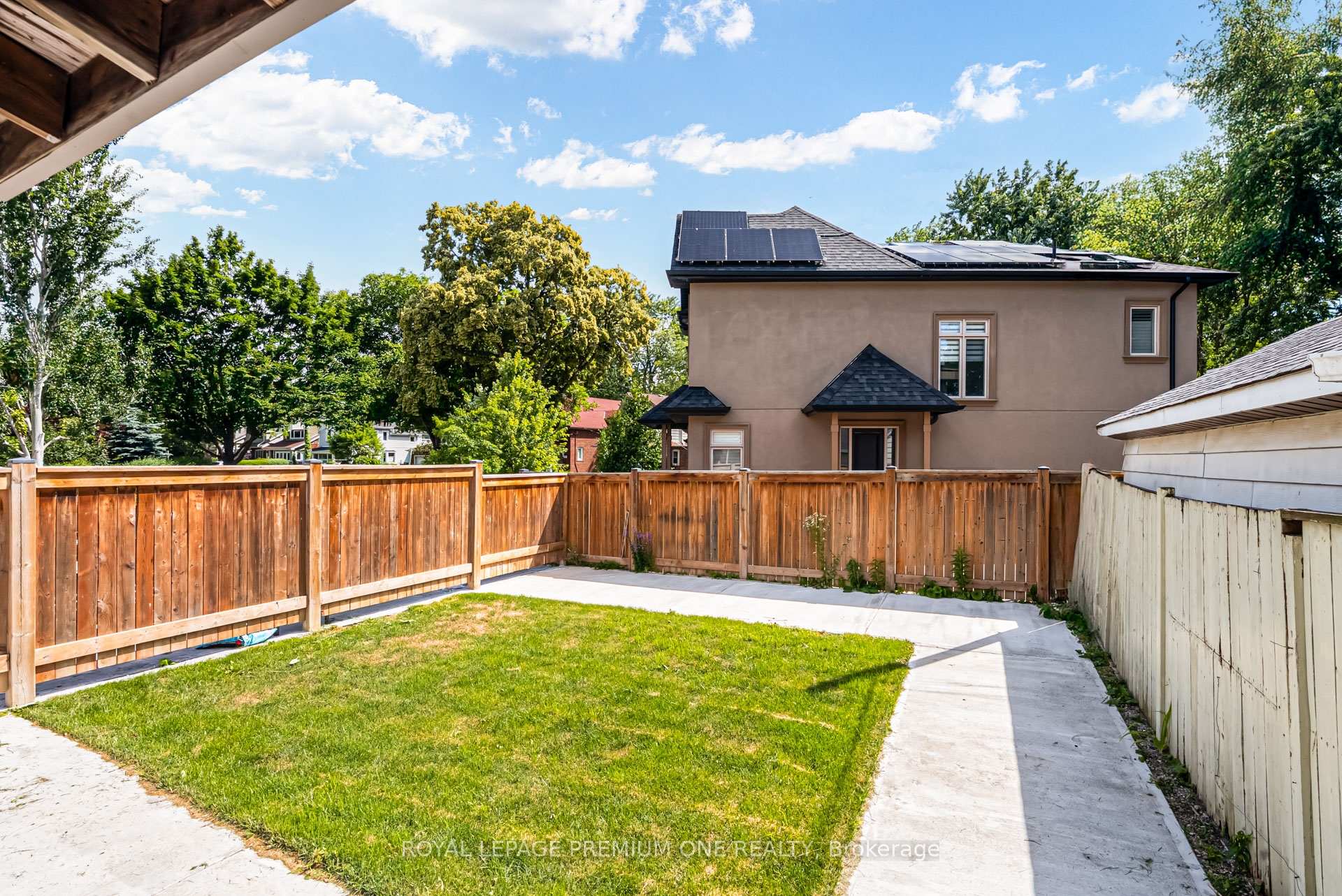 Photo 4 of Unit 2, 79 Twenty Fifth Street, Etobicoke, Long Branch — HOMEH