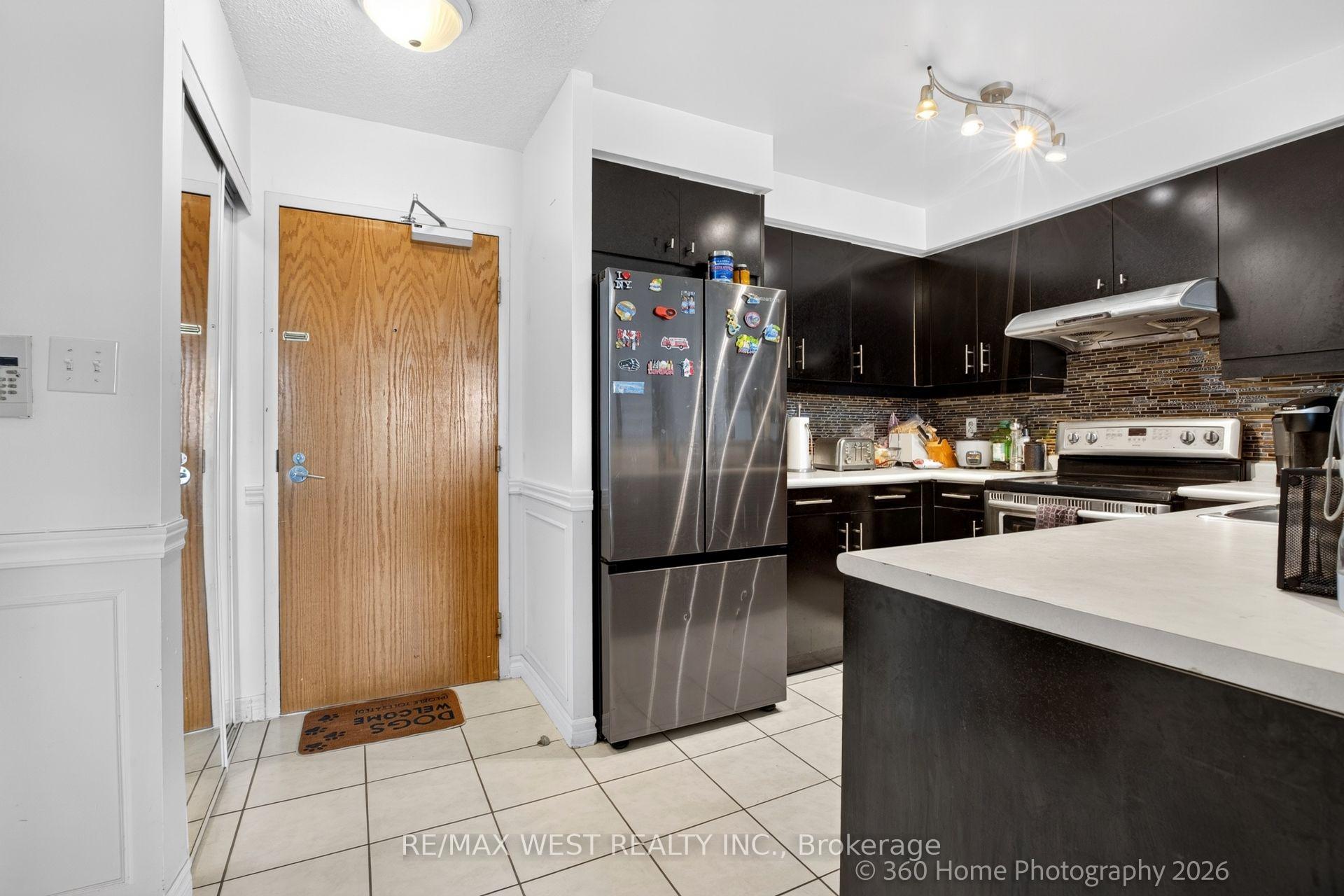 Photo 5 of Unit 706, 7 Lorraine Drive, North York, Willowdale West — HOMEH