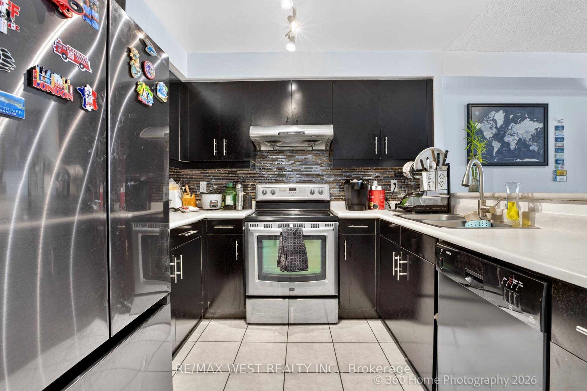 Photo 6 of Unit 706, 7 Lorraine Drive, North York, Willowdale West — HOMEH