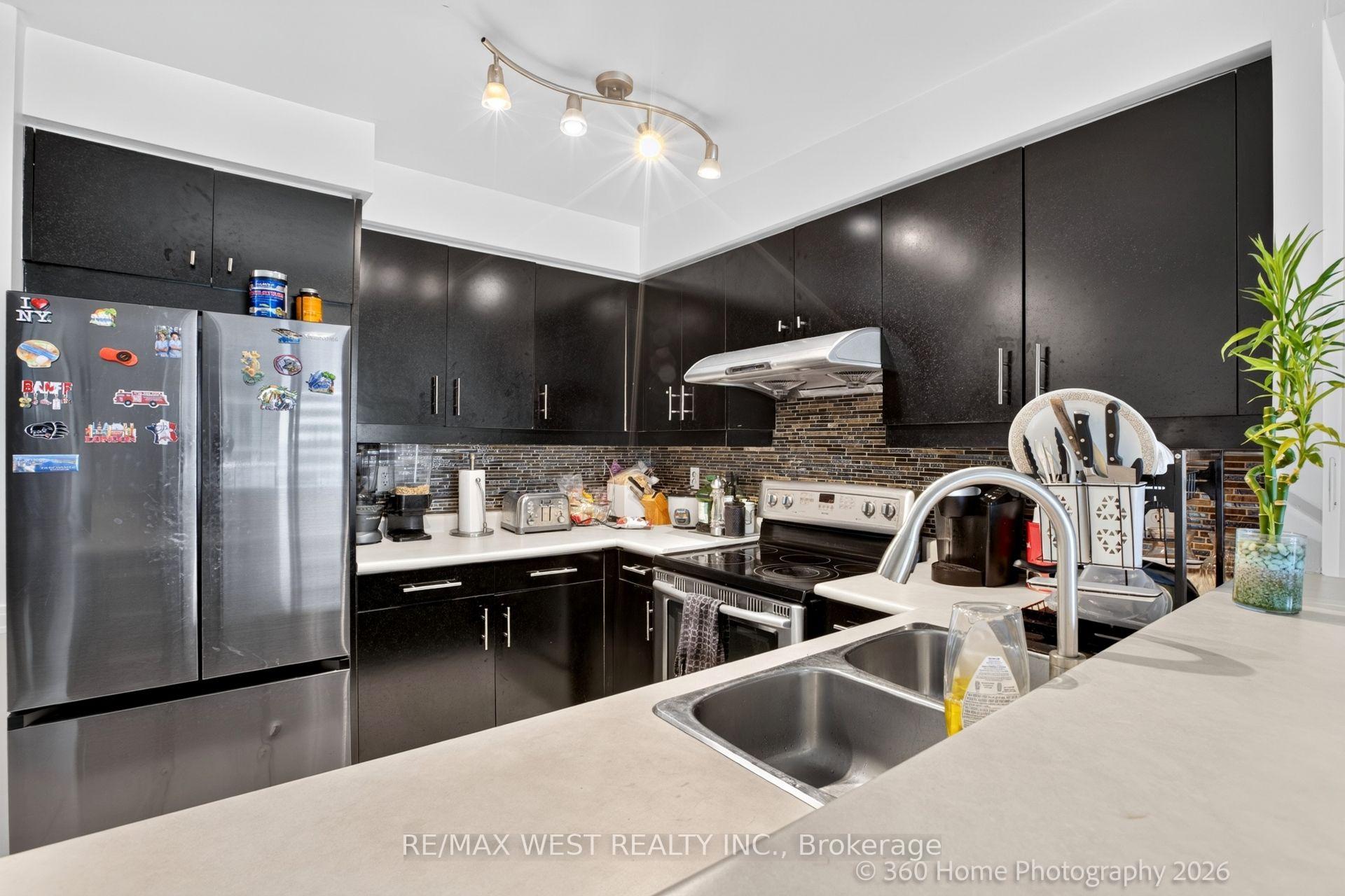 Photo 7 of Unit 706, 7 Lorraine Drive, North York, Willowdale West — HOMEH