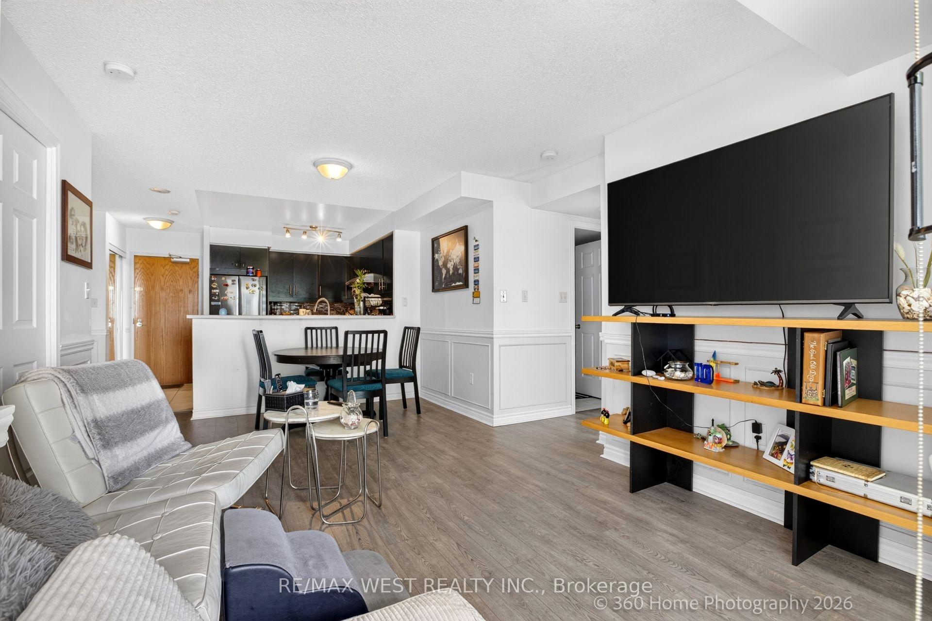 Photo 13 of Unit 706, 7 Lorraine Drive, North York, Willowdale West — HOMEH
