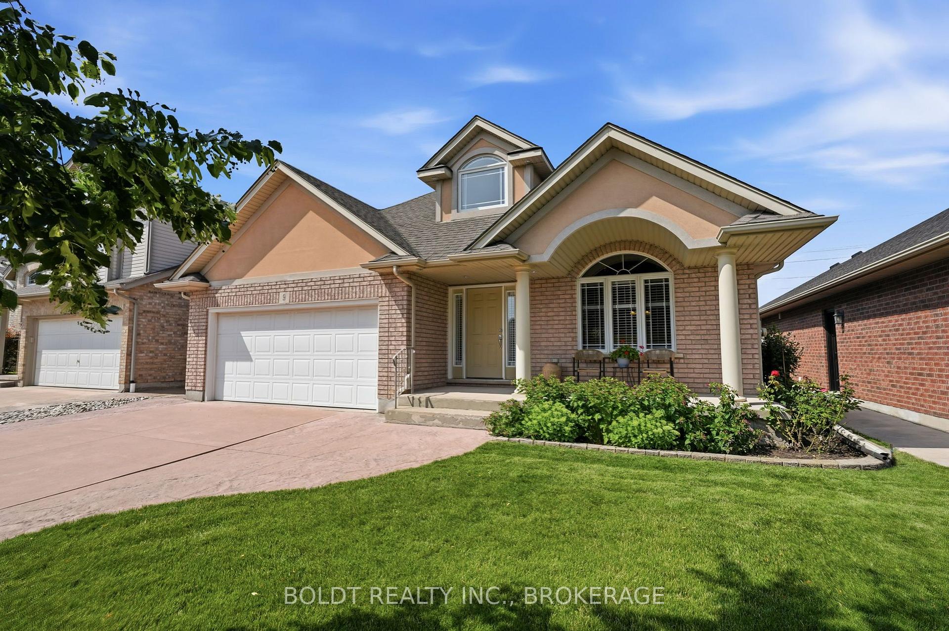 Photo 2 of 9 Nicholas Drive, St. Catharines, Rykert/Vansickle — HOMEH