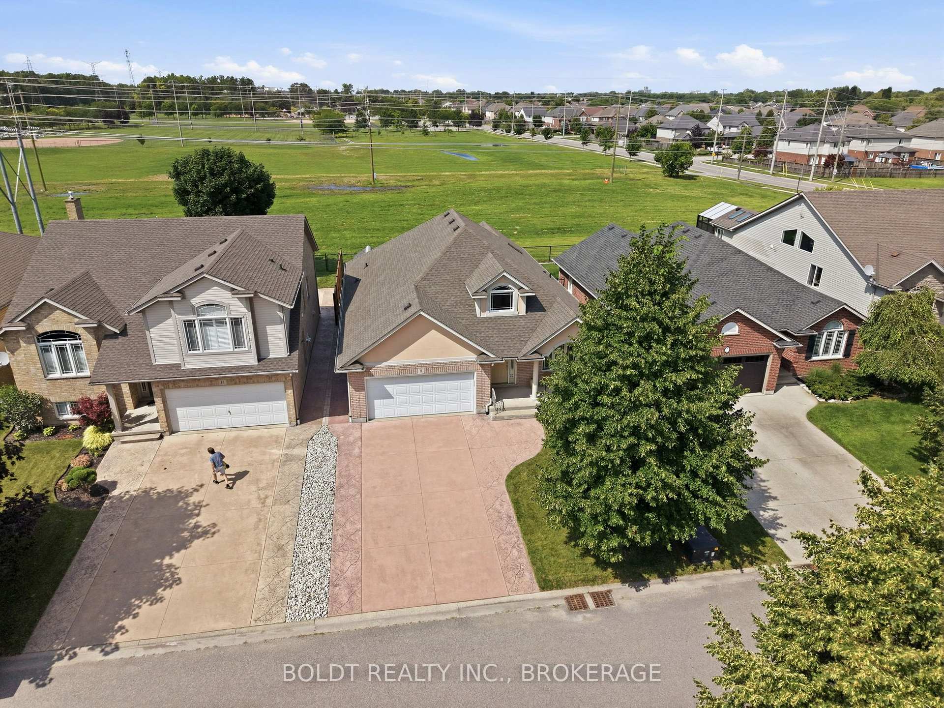 Photo 4 of 9 Nicholas Drive, St. Catharines, Rykert/Vansickle — HOMEH
