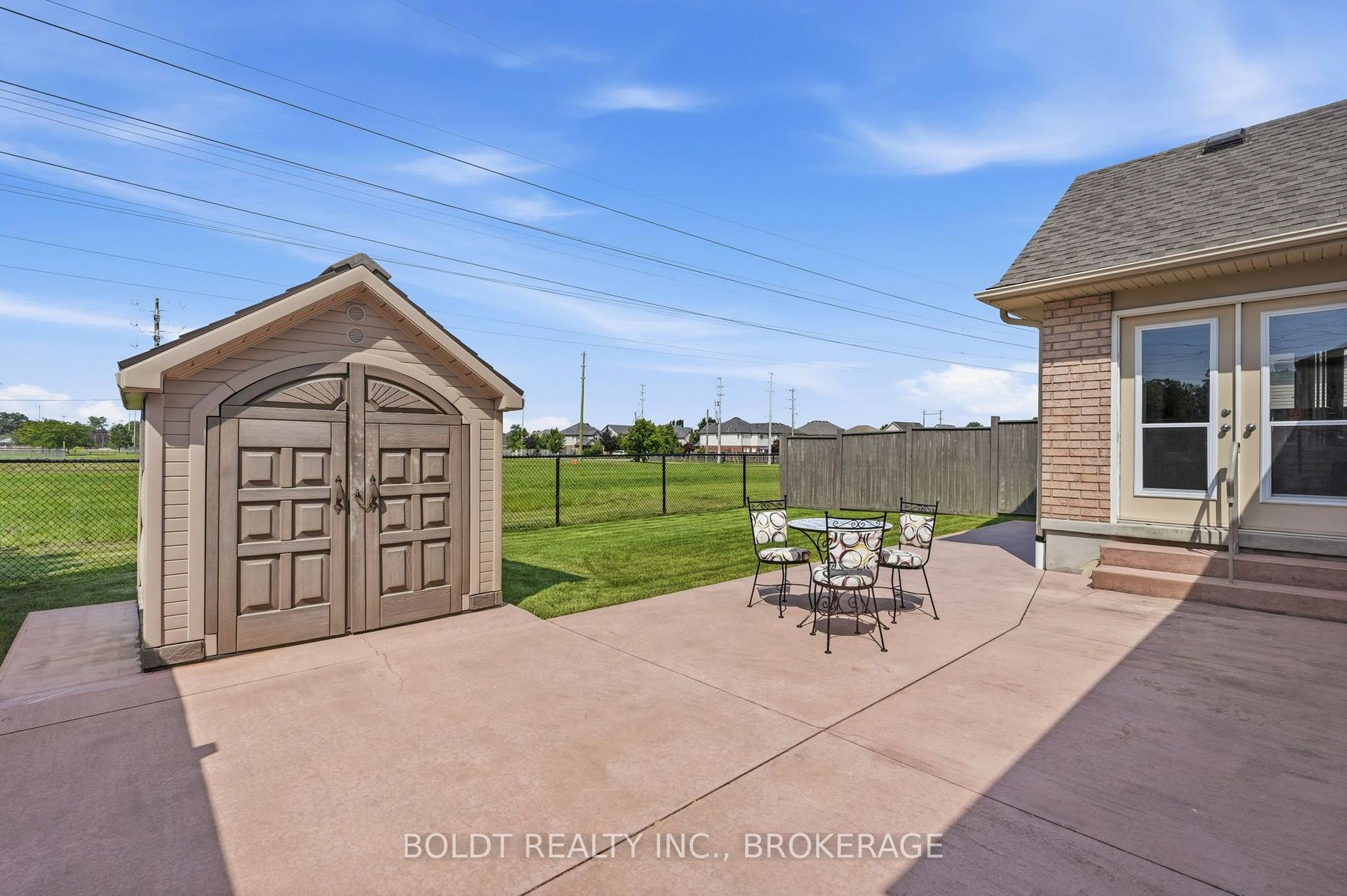 Photo 5 of 9 Nicholas Drive, St. Catharines, Rykert/Vansickle — HOMEH