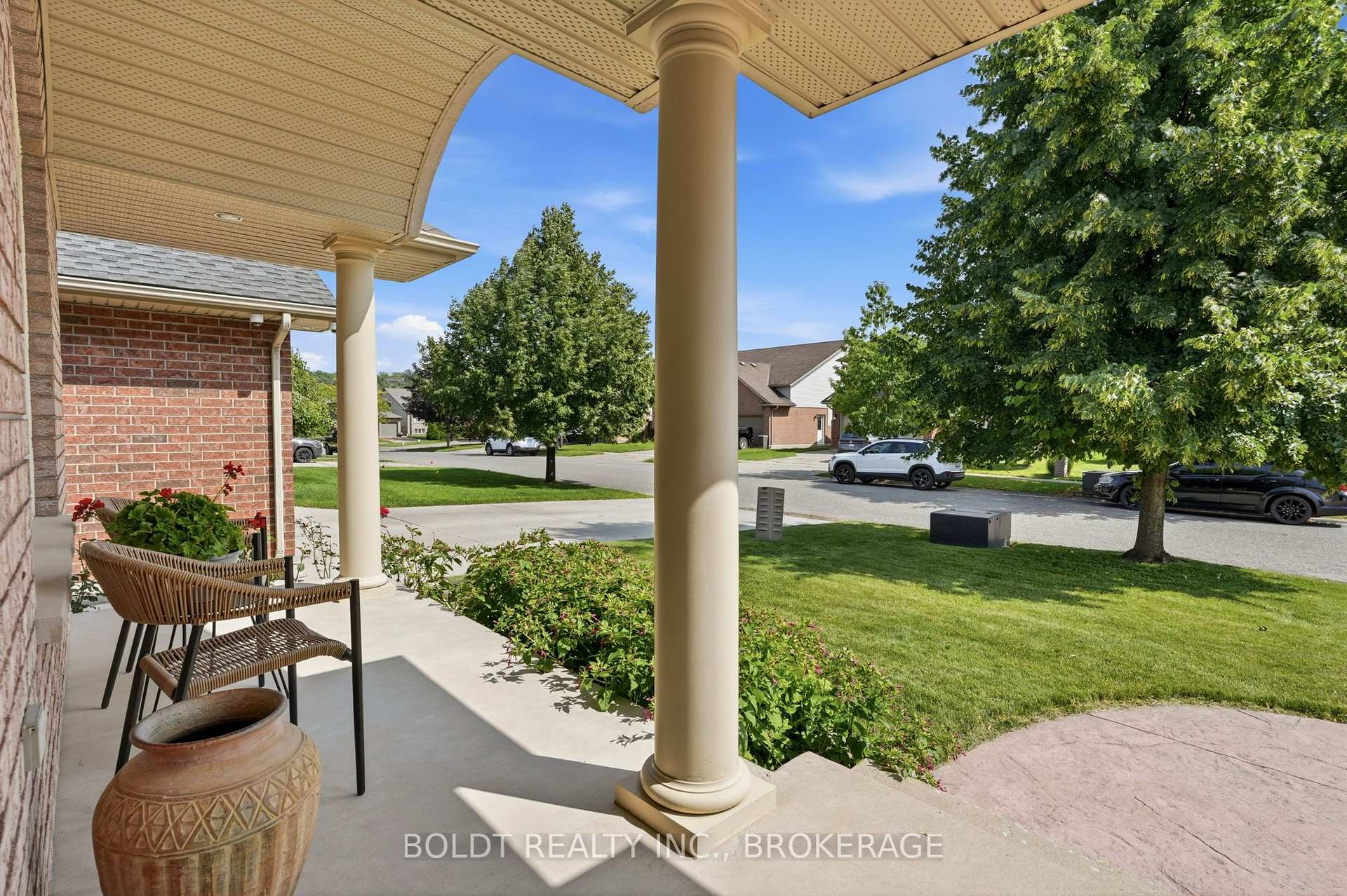Photo 8 of 9 Nicholas Drive, St. Catharines, Rykert/Vansickle — HOMEH