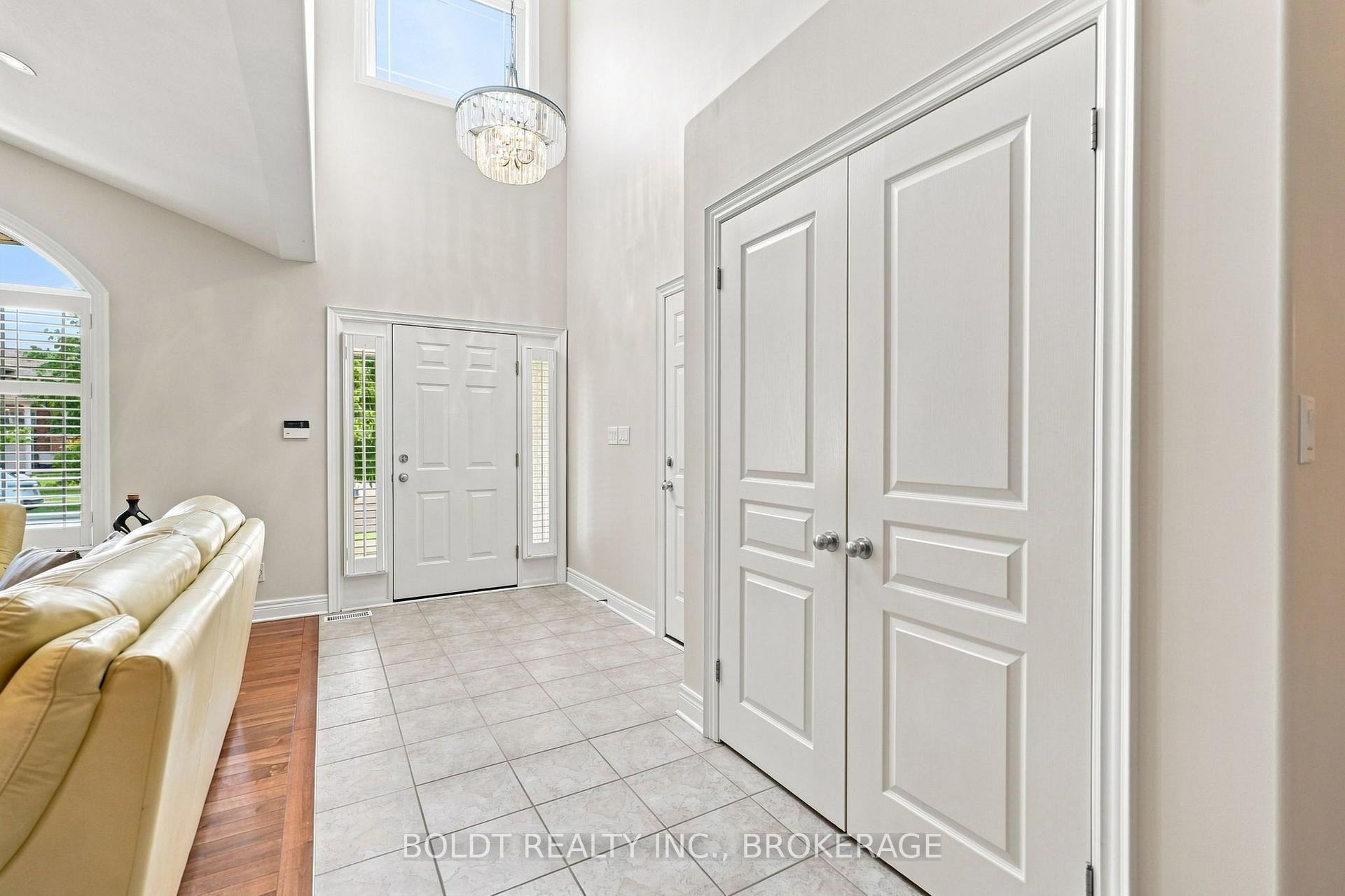 Photo 9 of 9 Nicholas Drive, St. Catharines, Rykert/Vansickle — HOMEH