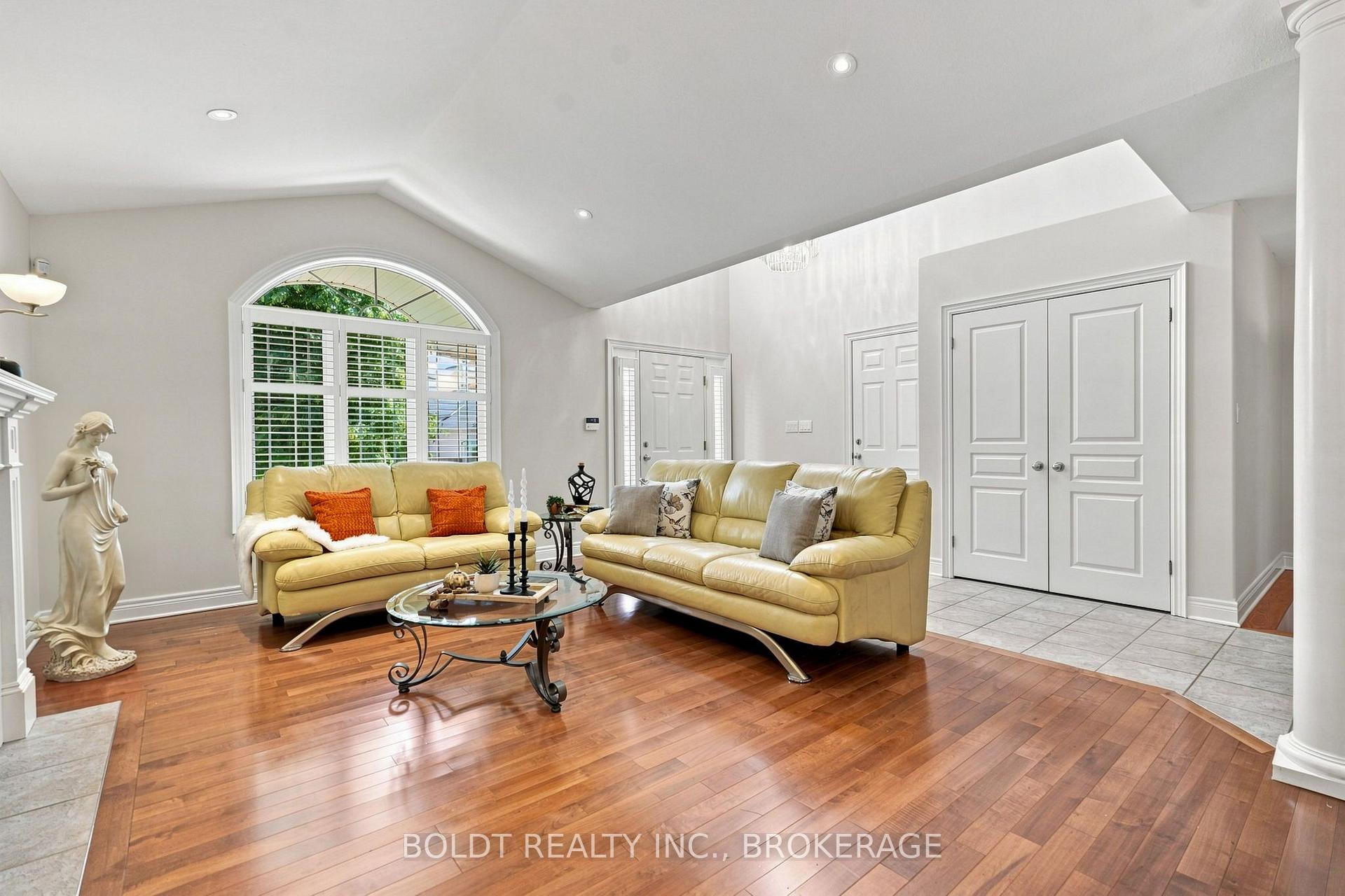 Photo 10 of 9 Nicholas Drive, St. Catharines, Rykert/Vansickle — HOMEH