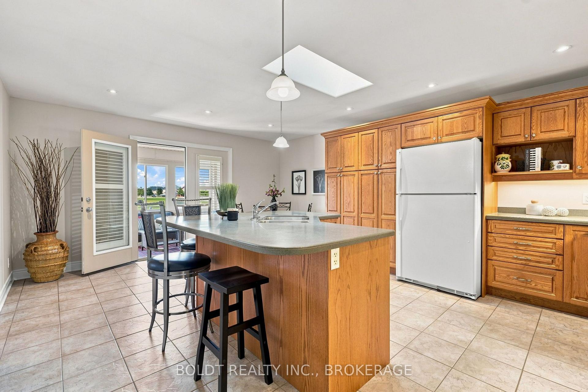 Photo 19 of 9 Nicholas Drive, St. Catharines, Rykert/Vansickle — HOMEH
