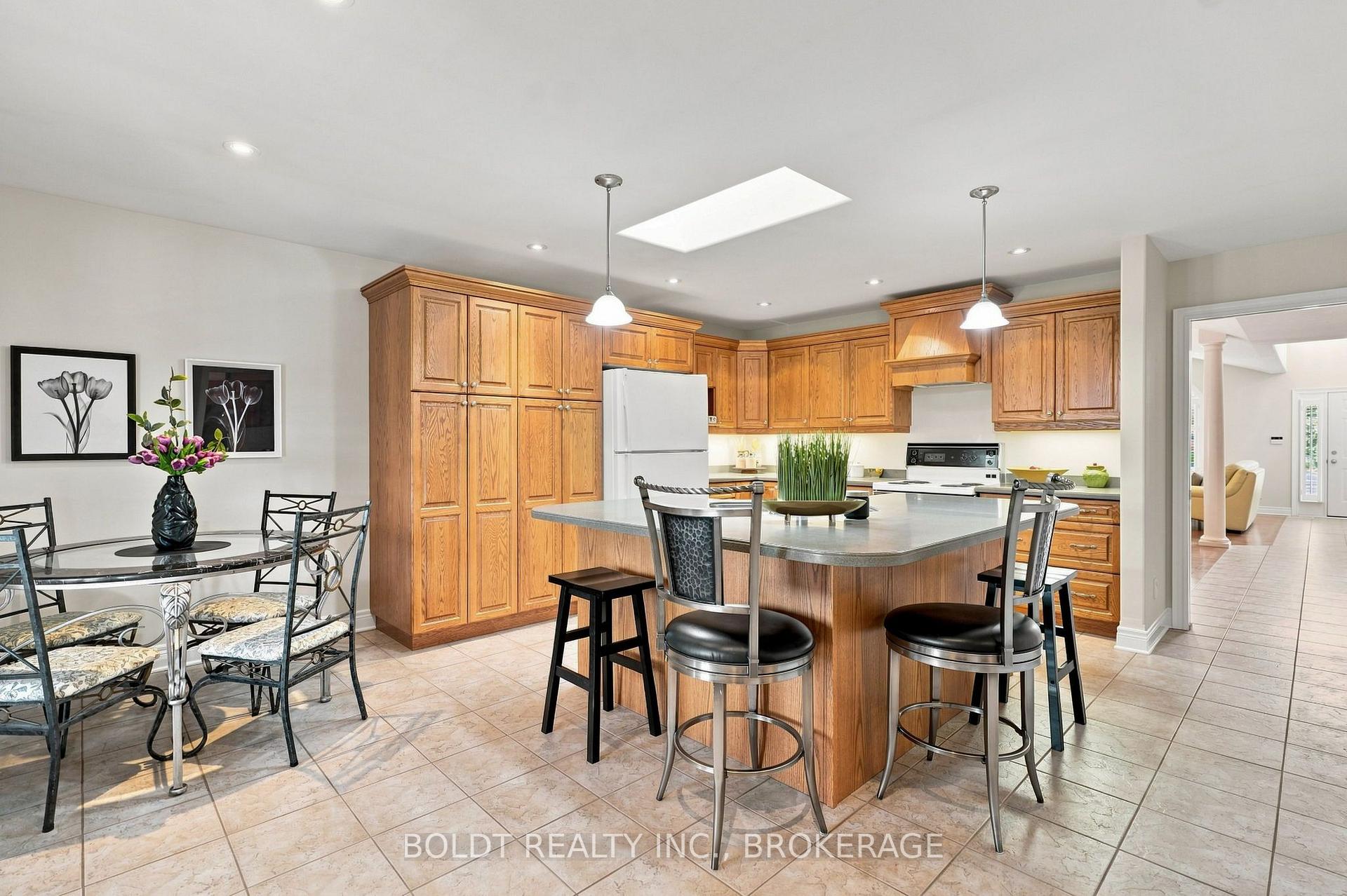 Photo 20 of 9 Nicholas Drive, St. Catharines, Rykert/Vansickle — HOMEH