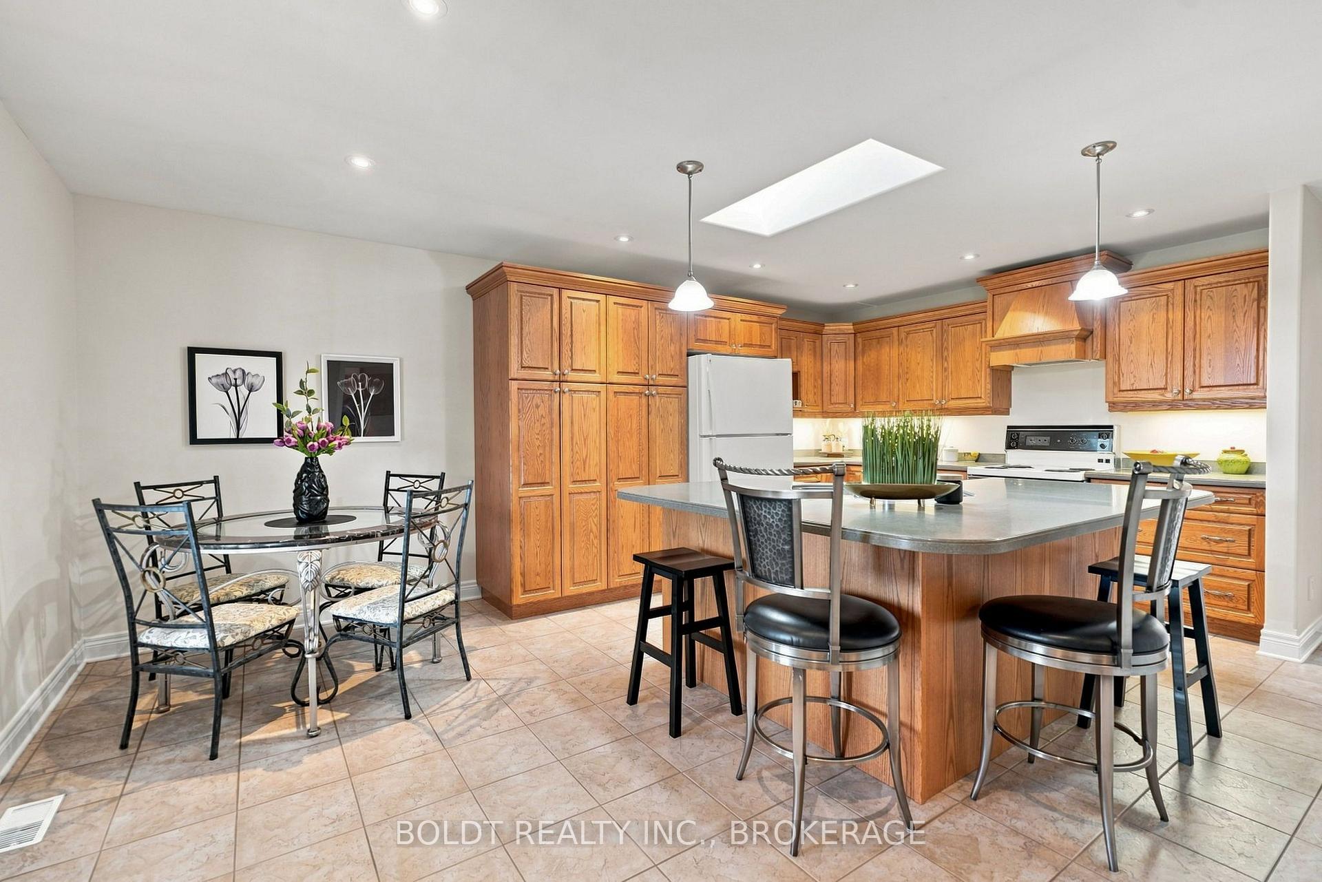 Photo 23 of 9 Nicholas Drive, St. Catharines, Rykert/Vansickle — HOMEH