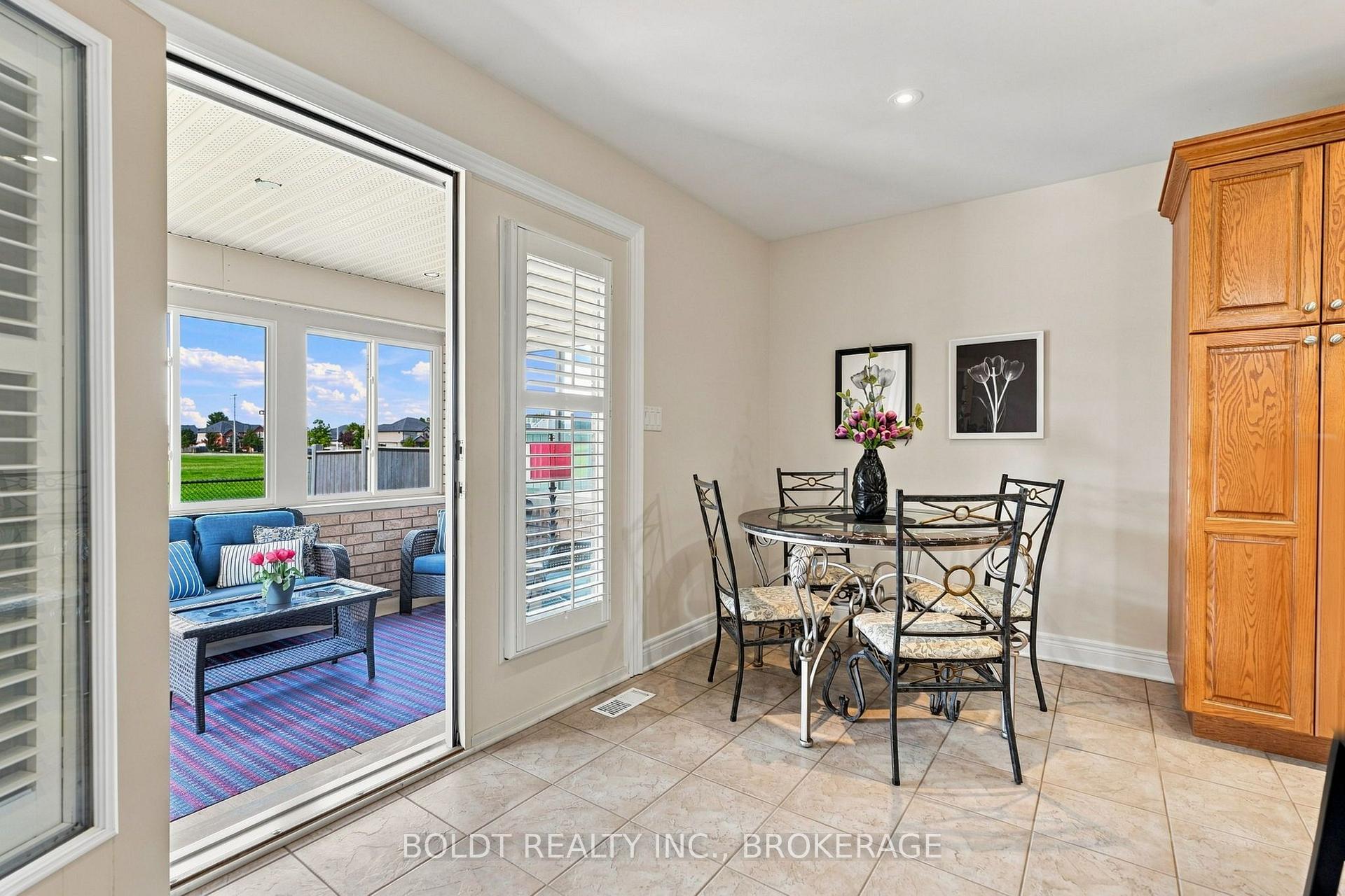 Photo 24 of 9 Nicholas Drive, St. Catharines, Rykert/Vansickle — HOMEH