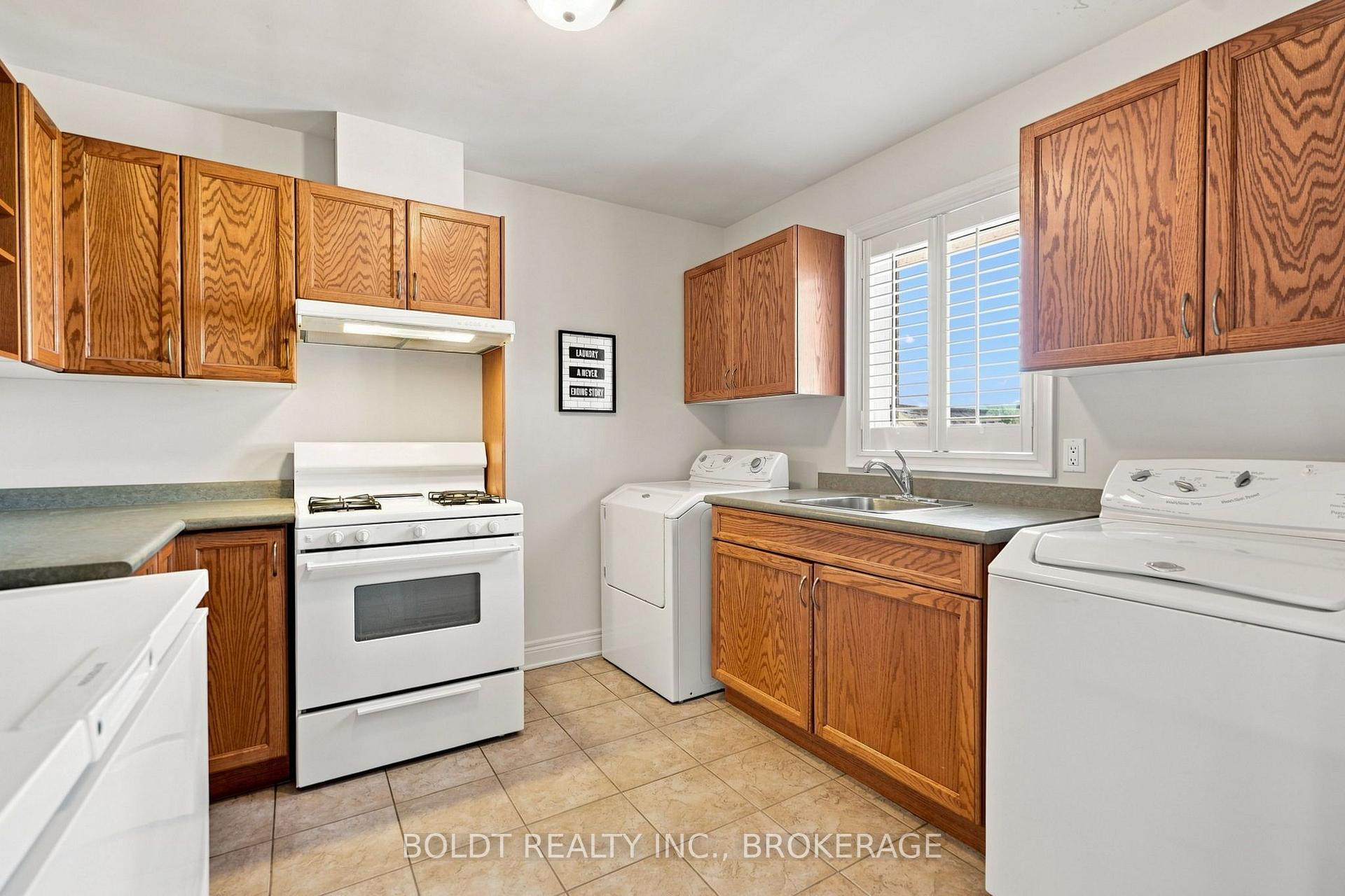 Photo 25 of 9 Nicholas Drive, St. Catharines, Rykert/Vansickle — HOMEH