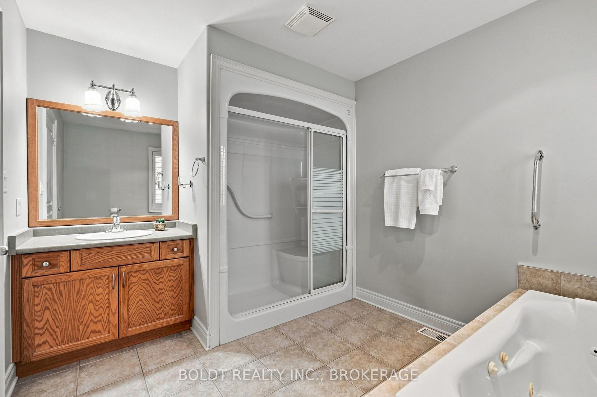 Photo 34 of 9 Nicholas Drive, St. Catharines, Rykert/Vansickle — HOMEH