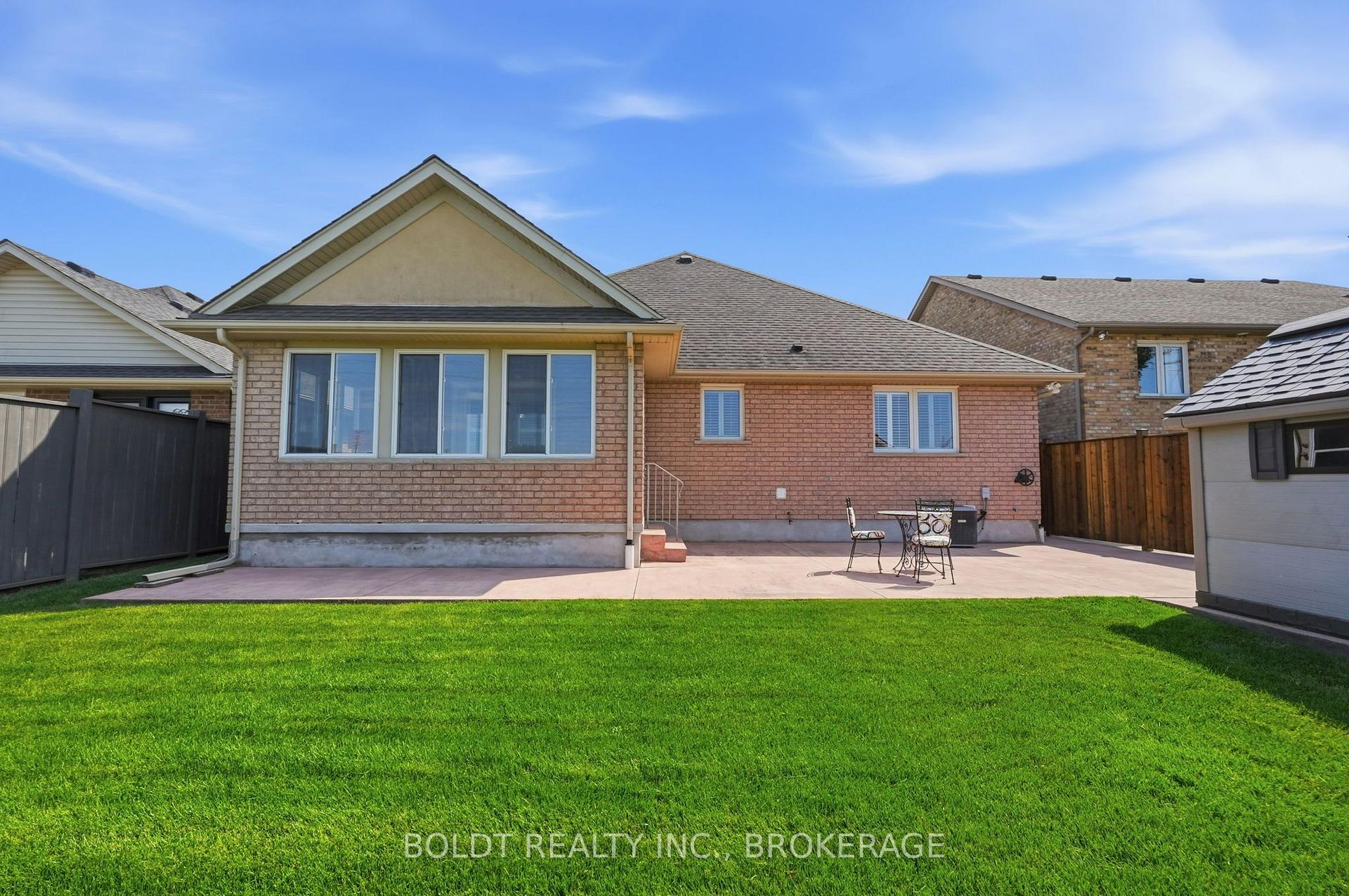 Photo 44 of 9 Nicholas Drive, St. Catharines, Rykert/Vansickle — HOMEH