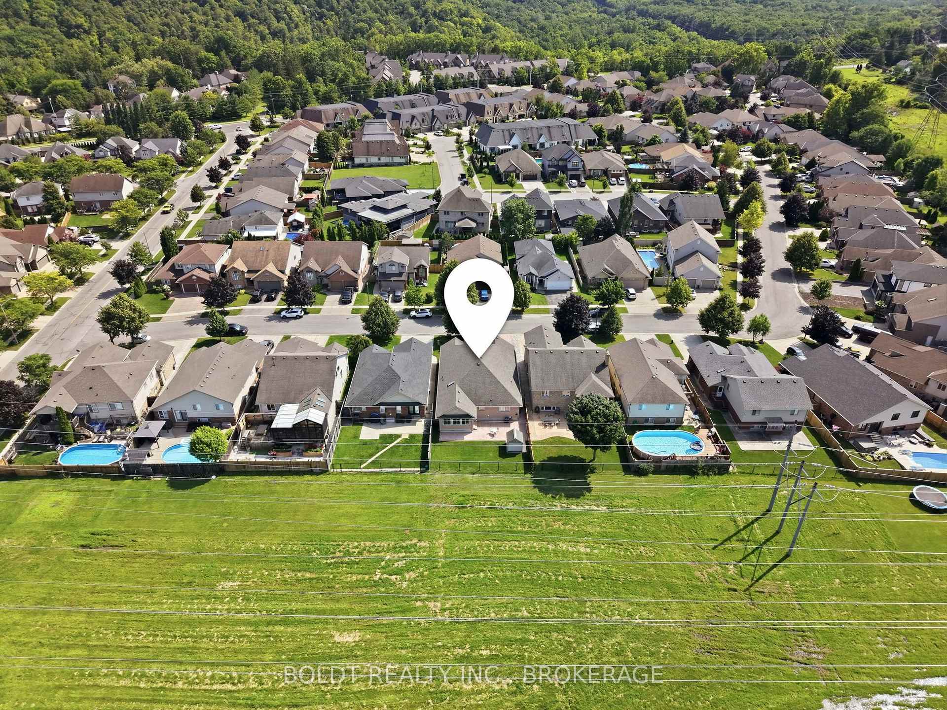 Photo 47 of 9 Nicholas Drive, St. Catharines, Rykert/Vansickle — HOMEH