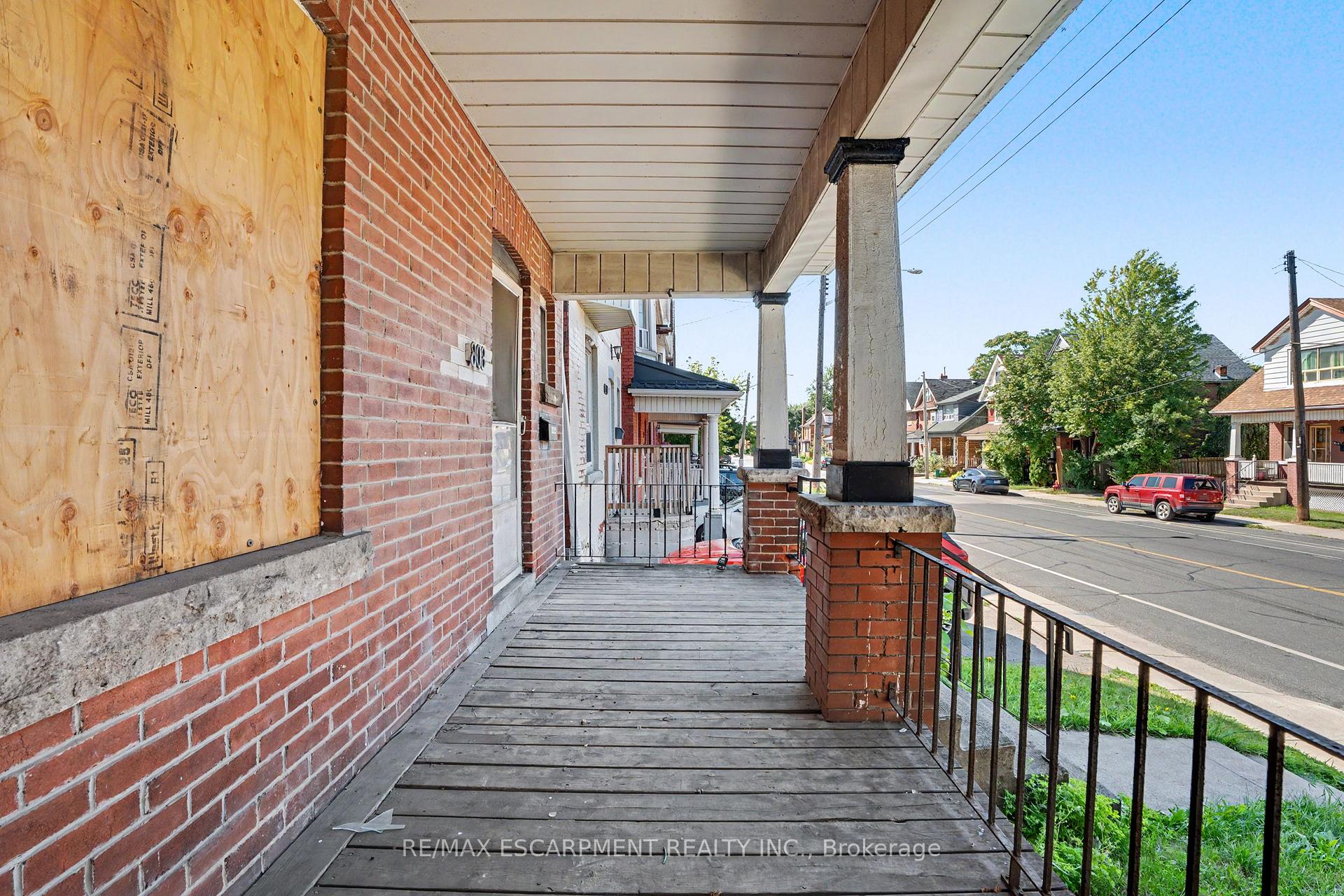 Photo 5 of 808 Cannon Street E, Hamilton, Stipley — HOMEH