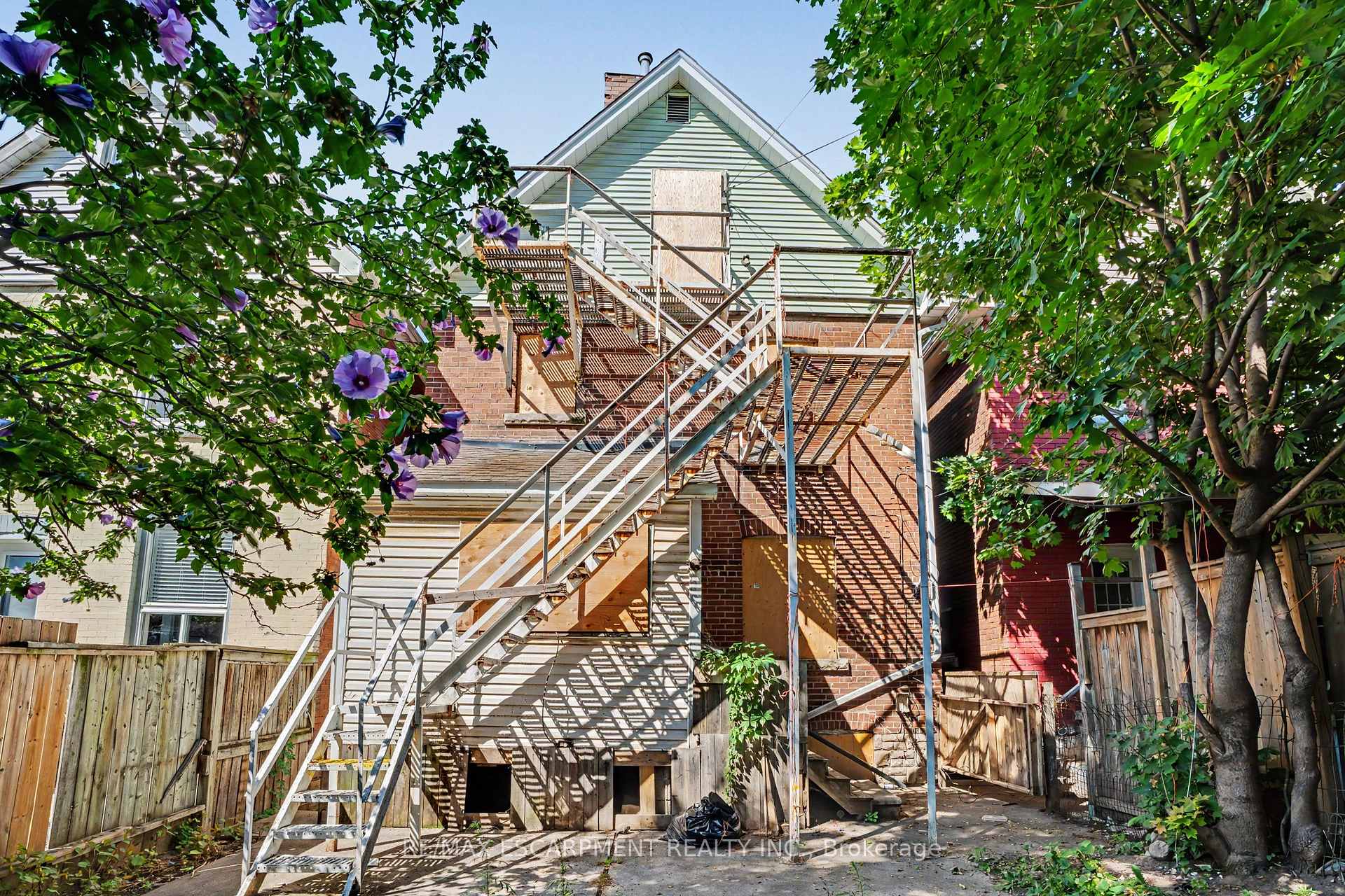 Photo 6 of 808 Cannon Street E, Hamilton, Stipley — HOMEH