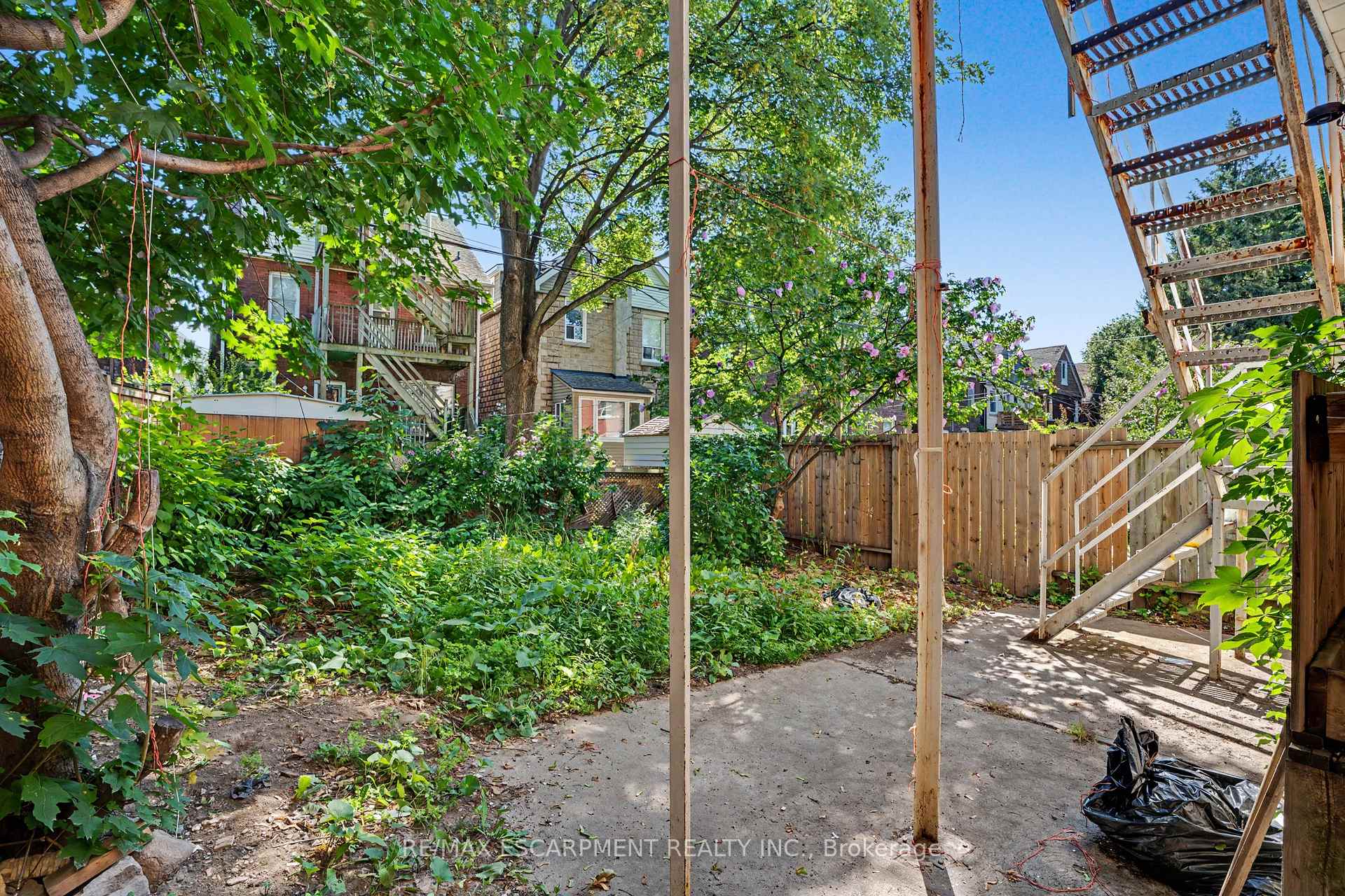 Photo 7 of 808 Cannon Street E, Hamilton, Stipley — HOMEH