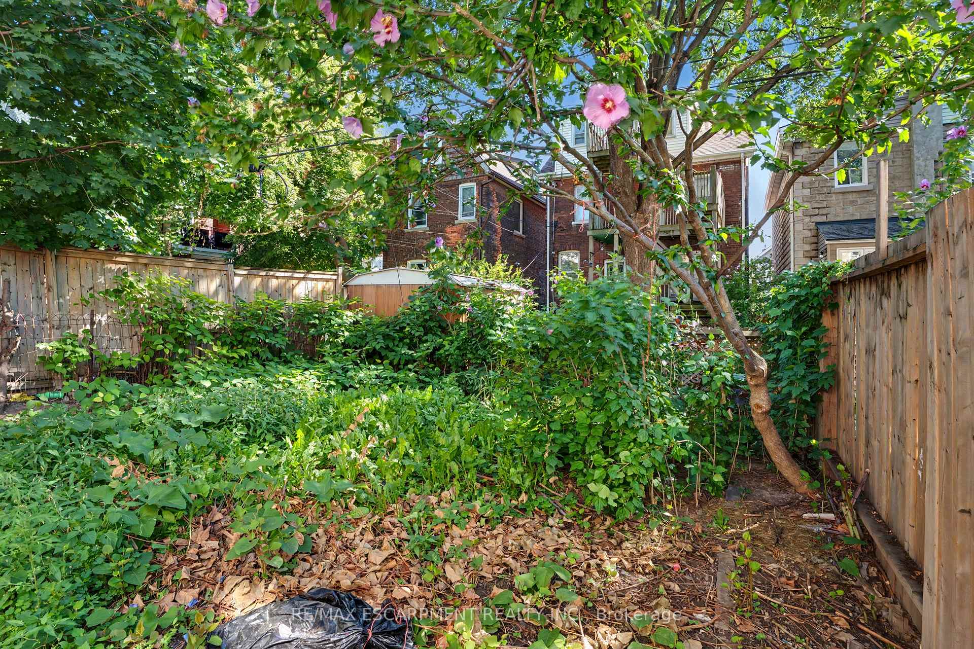 Photo 8 of 808 Cannon Street E, Hamilton, Stipley — HOMEH