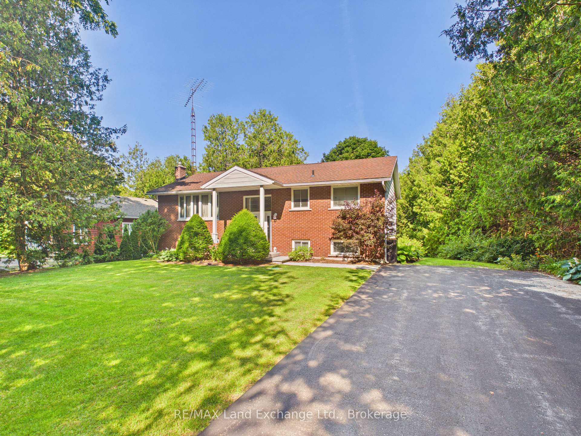 Photo 2 of 37 Albert Road, Kincardine — HOMEH