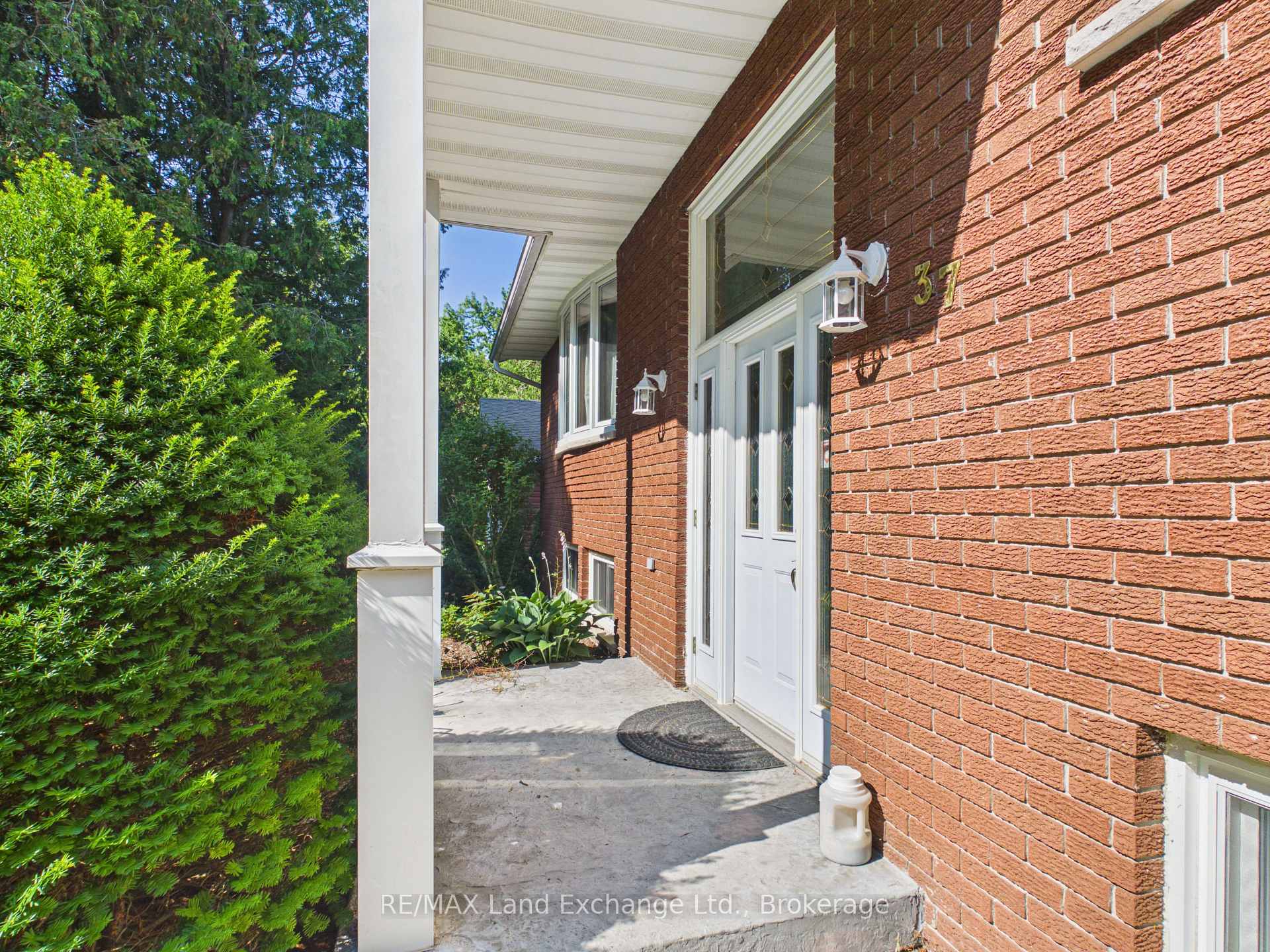 Photo 3 of 37 Albert Road, Kincardine — HOMEH