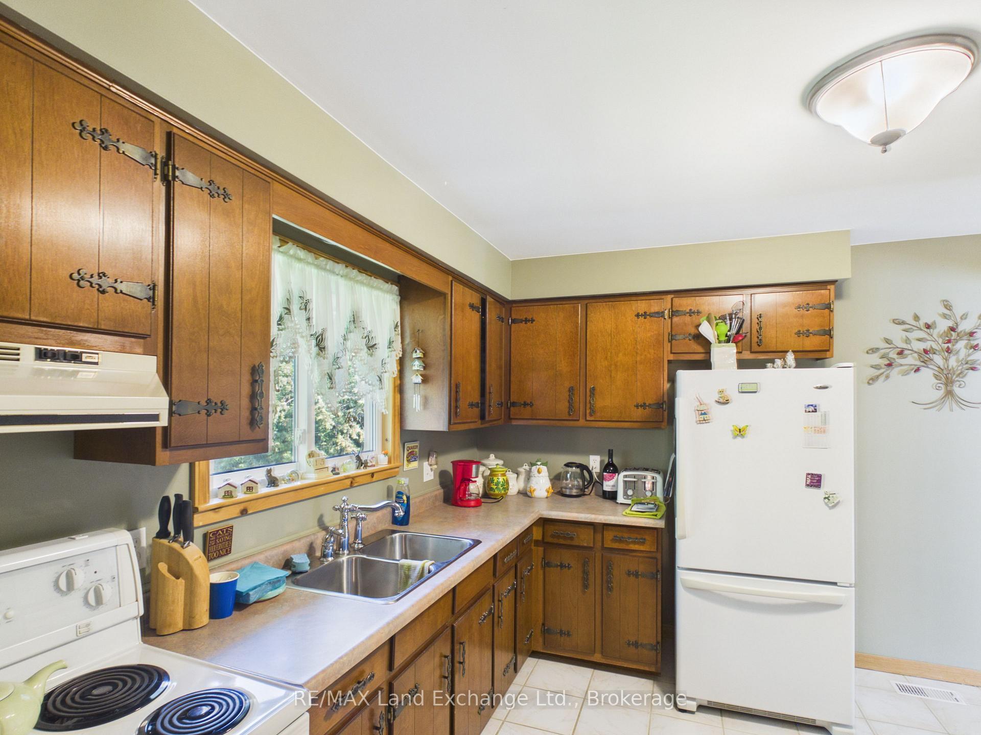 Photo 7 of 37 Albert Road, Kincardine — HOMEH