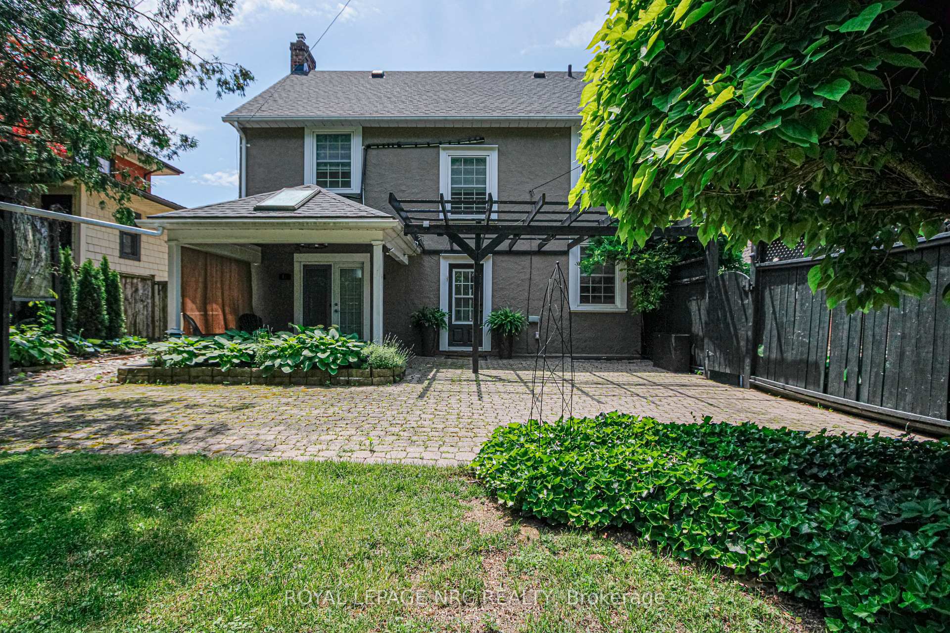 Photo 32 of 15 South Drive, St. Catharines, Old Glenridge — HOMEH