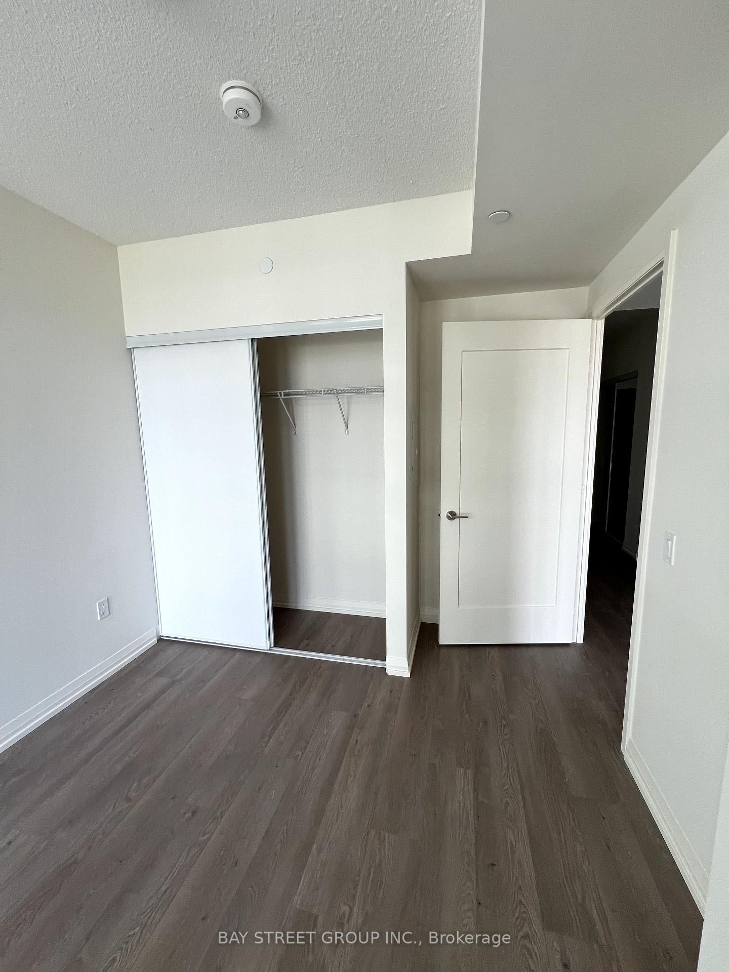Photo 2 of Unit 418, 27 Korda Gate, Vaughan, Vellore Village — HOMEH