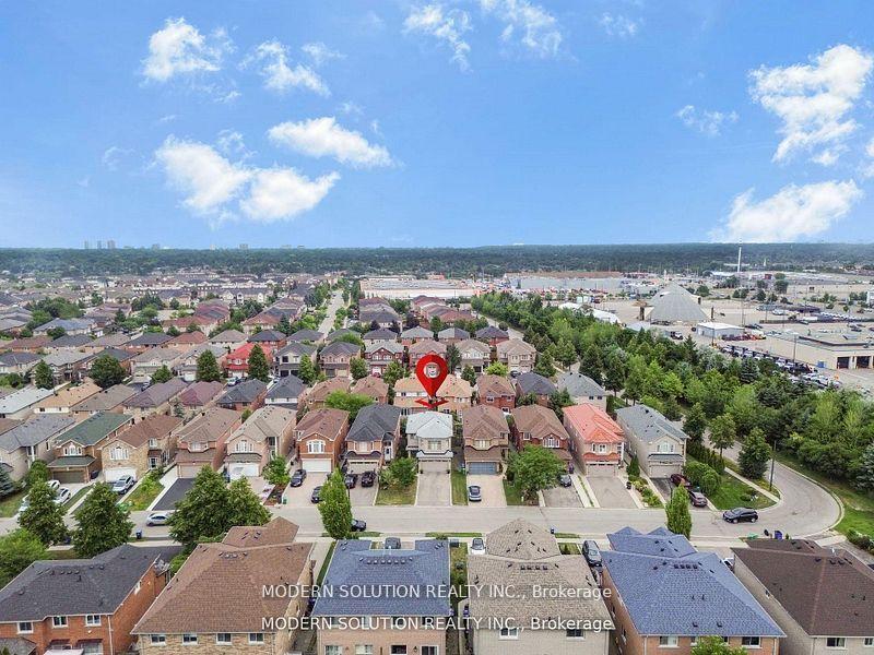 Photo 2 of 552 Wildgrass Road, Mississauga, Cooksville — HOMEH