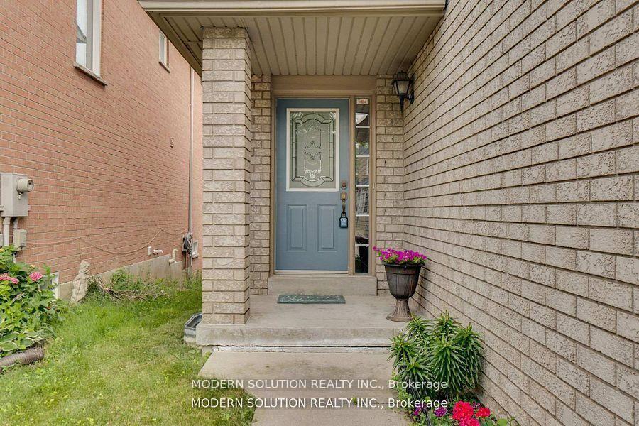 Photo 6 of 552 Wildgrass Road, Mississauga, Cooksville — HOMEH