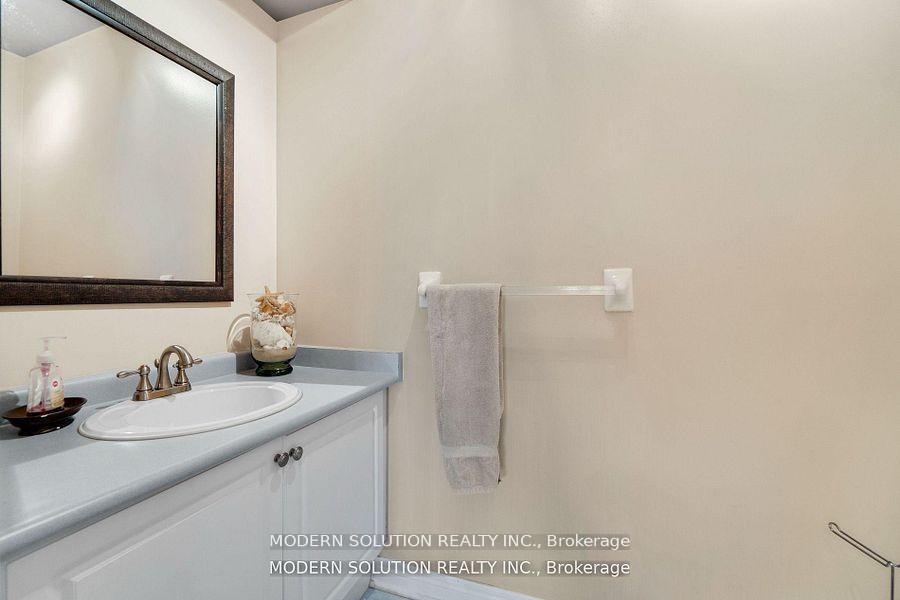 Photo 13 of 552 Wildgrass Road, Mississauga, Cooksville — HOMEH