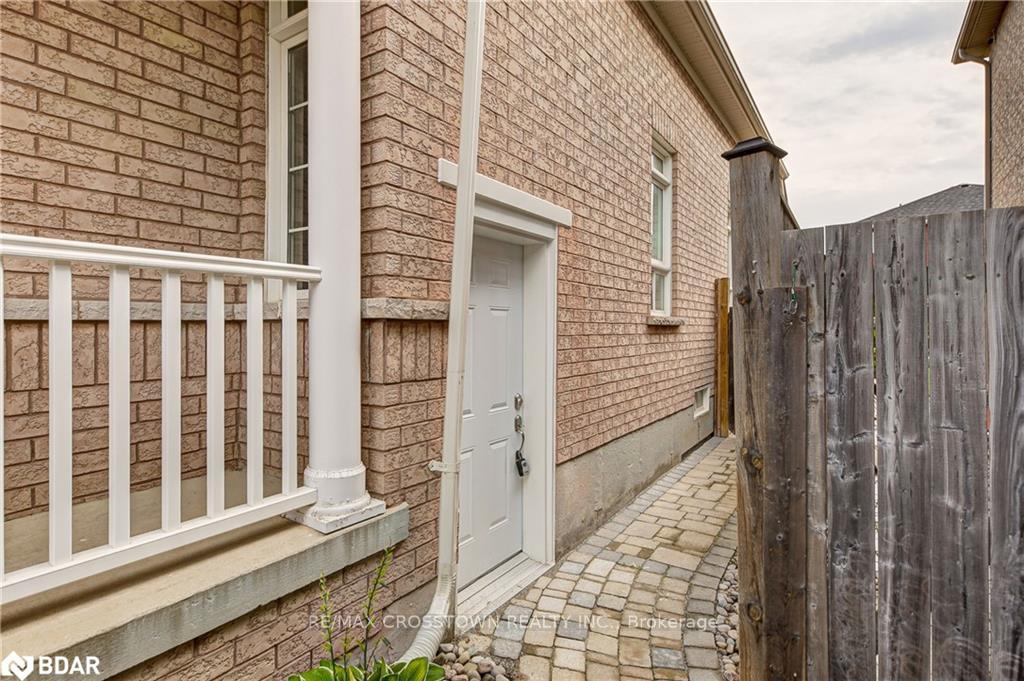 Photo 2 of Unit LOWER, 25 Charlemagne Avenue, Barrie, Innis-Shore — HOMEH