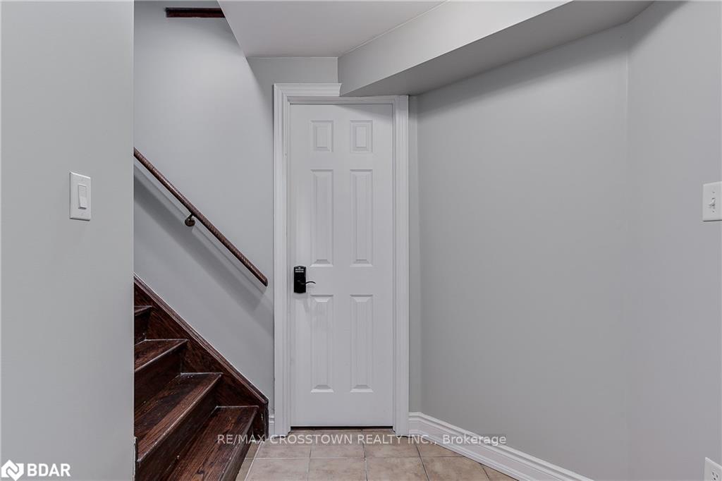 Photo 4 of Unit LOWER, 25 Charlemagne Avenue, Barrie, Innis-Shore — HOMEH