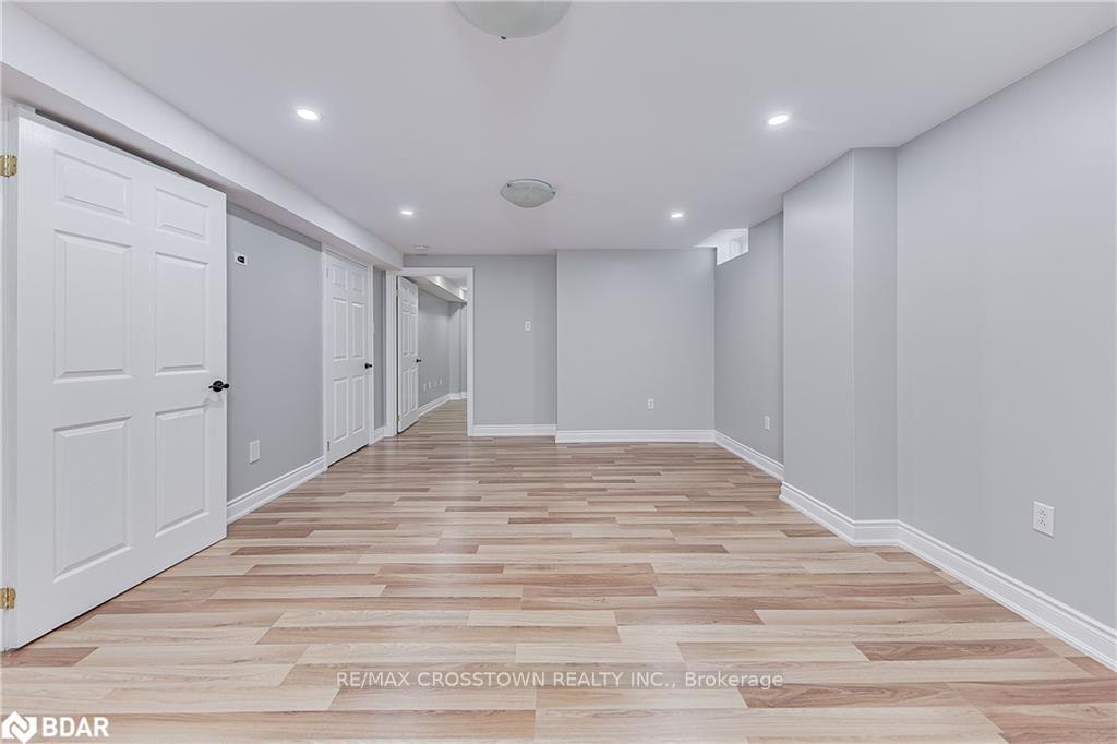 Photo 6 of Unit LOWER, 25 Charlemagne Avenue, Barrie, Innis-Shore — HOMEH