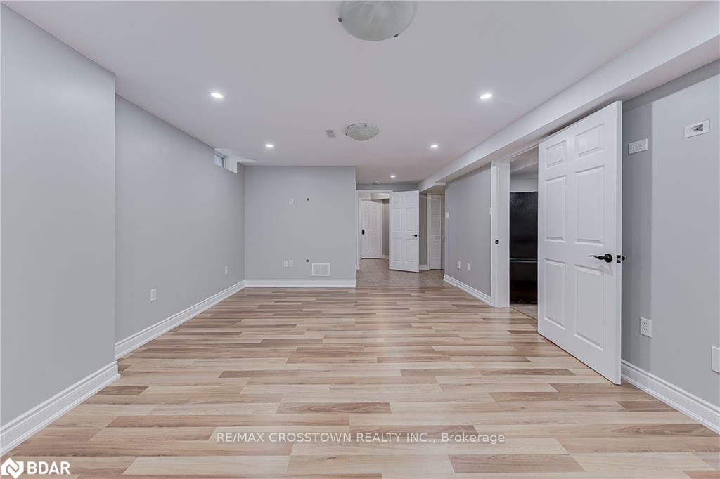 Photo 9 of Unit LOWER, 25 Charlemagne Avenue, Barrie, Innis-Shore — HOMEH