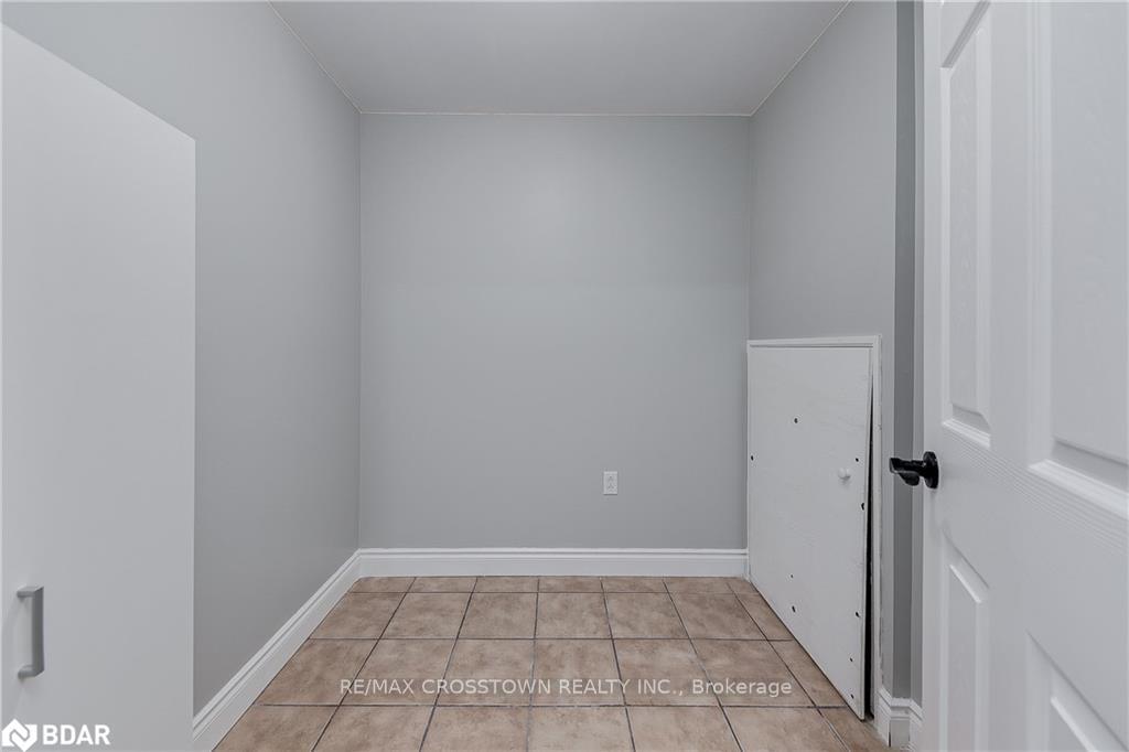 Photo 10 of Unit LOWER, 25 Charlemagne Avenue, Barrie, Innis-Shore — HOMEH