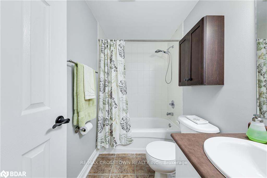 Photo 15 of Unit LOWER, 25 Charlemagne Avenue, Barrie, Innis-Shore — HOMEH
