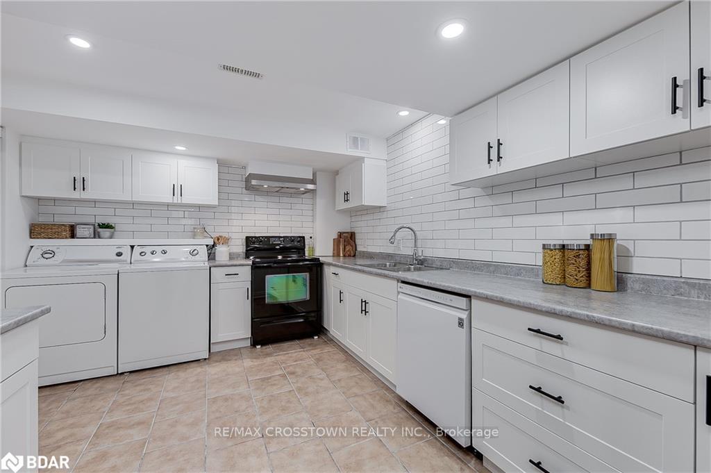Photo 18 of Unit LOWER, 25 Charlemagne Avenue, Barrie, Innis-Shore — HOMEH