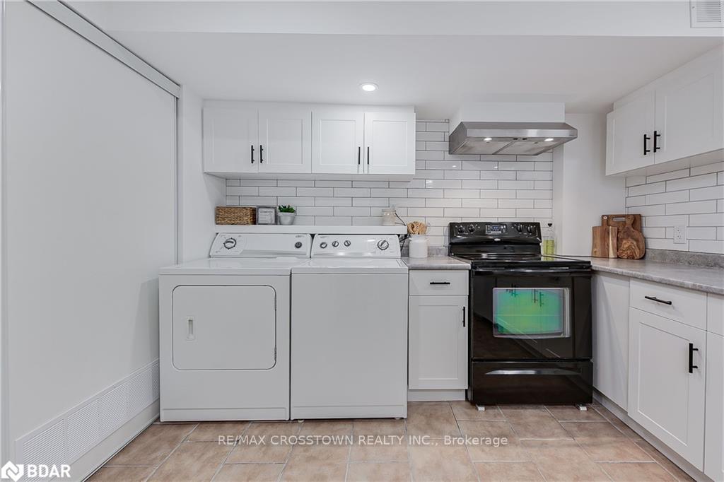 Photo 20 of Unit LOWER, 25 Charlemagne Avenue, Barrie, Innis-Shore — HOMEH