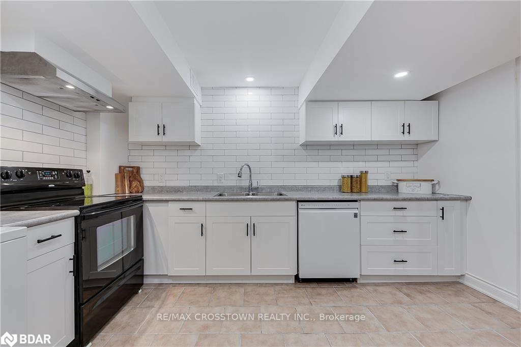 Photo 21 of Unit LOWER, 25 Charlemagne Avenue, Barrie, Innis-Shore — HOMEH